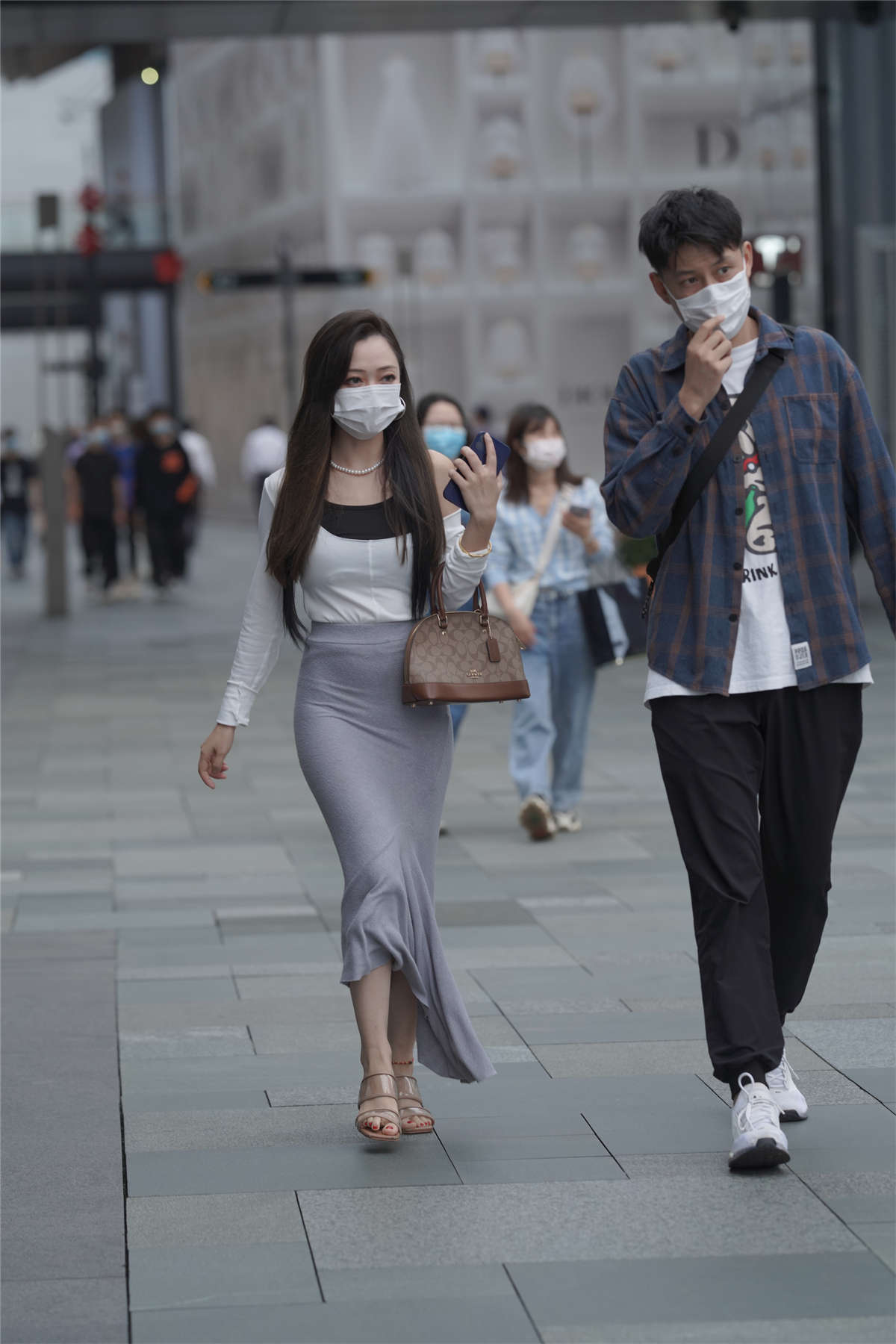 图片[2]-气质修身长裙-日更街拍