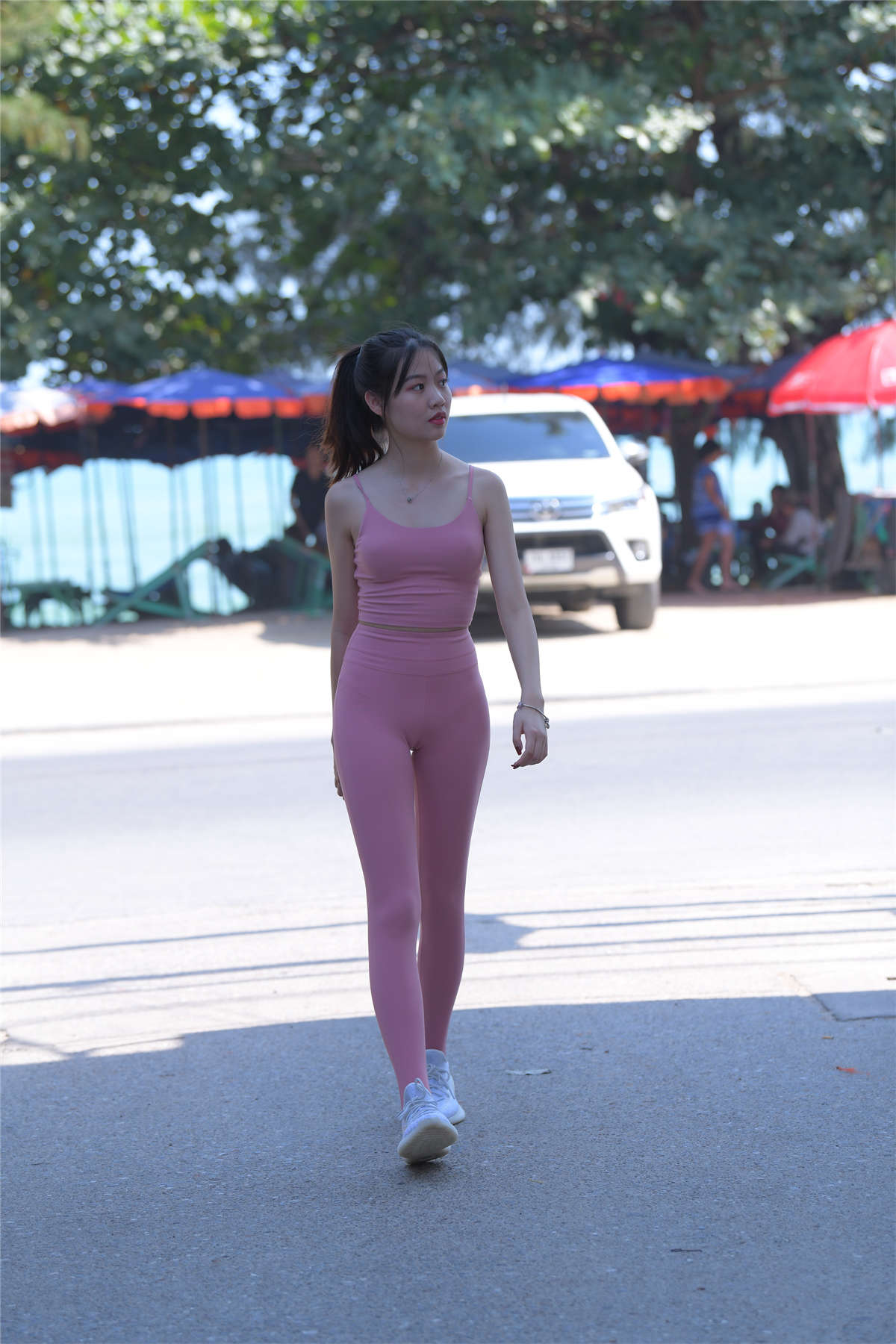 [魔镜原创摄影]红石摄影作品 粉色瑜伽裤美眉-日更街拍