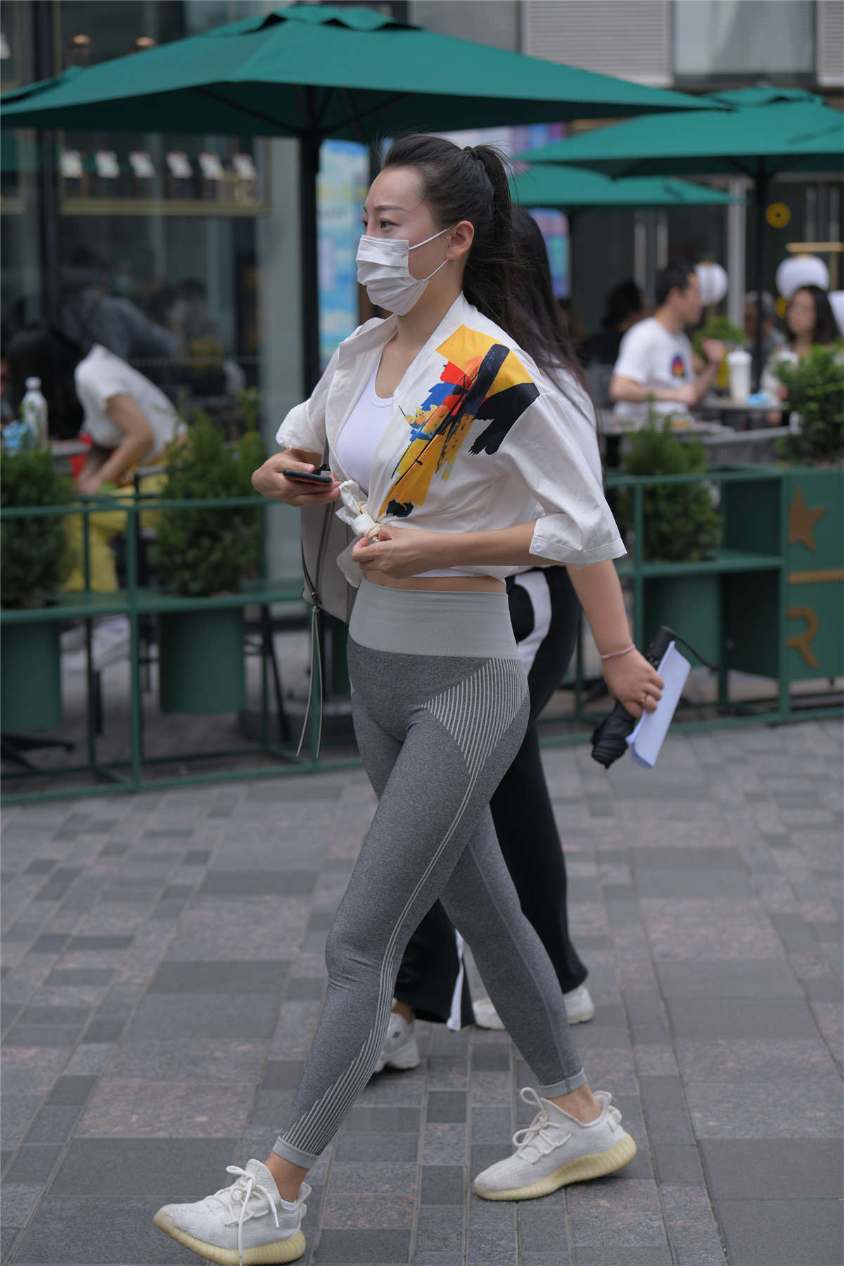 干练时尚运动装-日更街拍