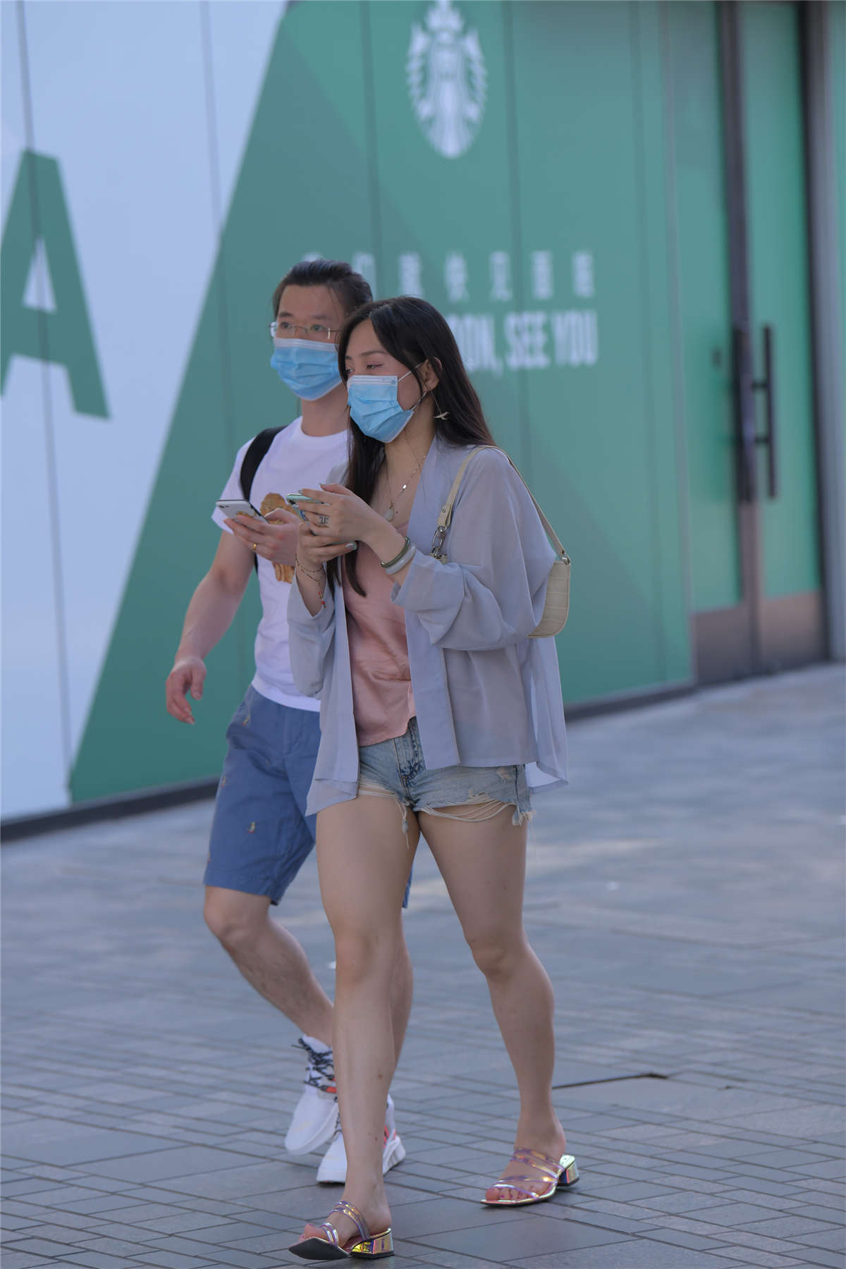 高挑牛仔短裤-日更街拍