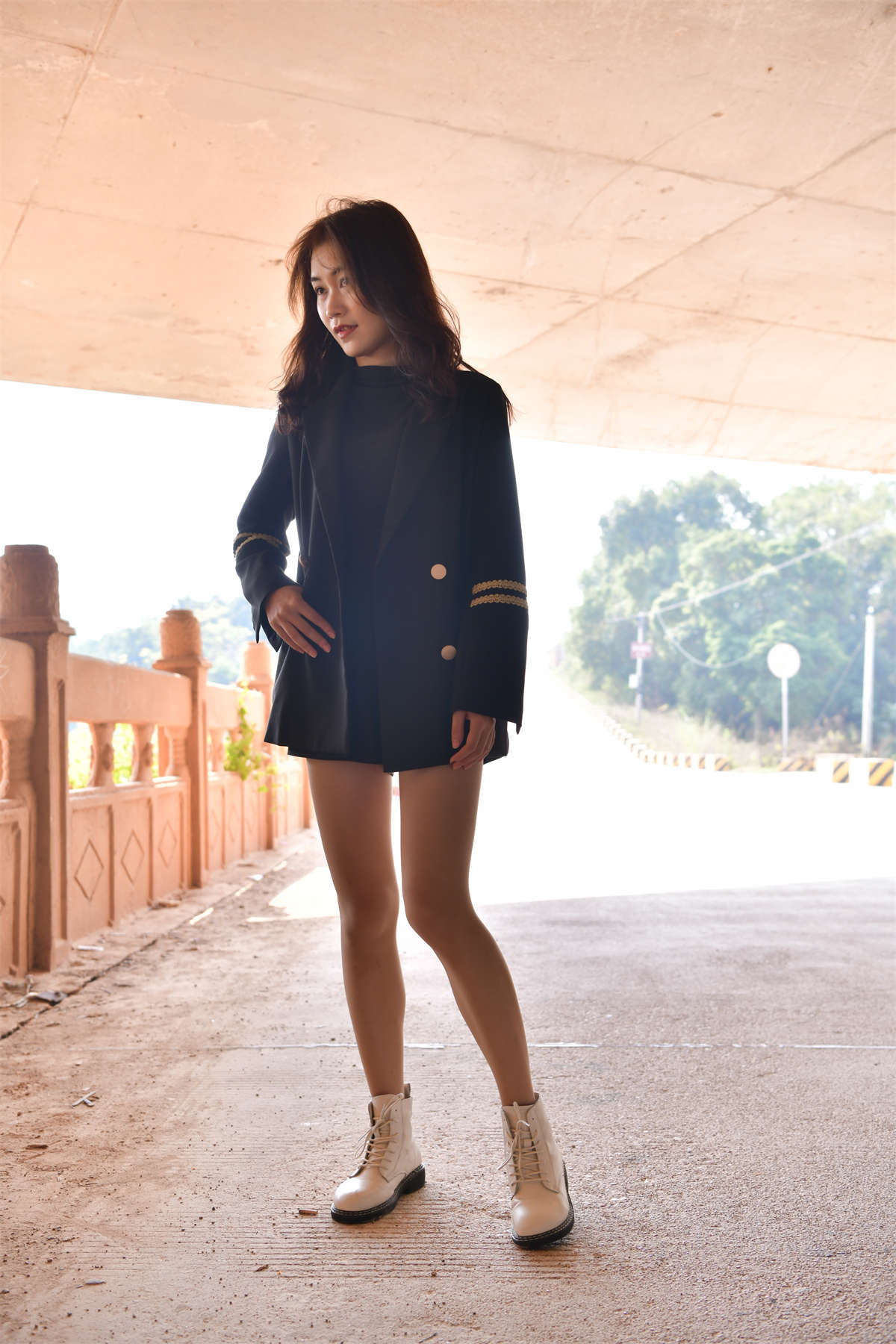 图片[2]-[魔镜原创摄影]紧身黑色短裤-日更街拍