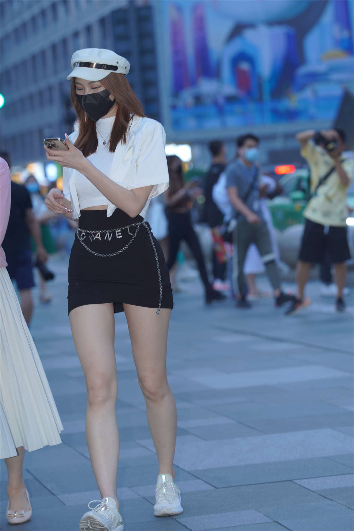 图片[2]-短裙T恤黑白搭配-日更街拍