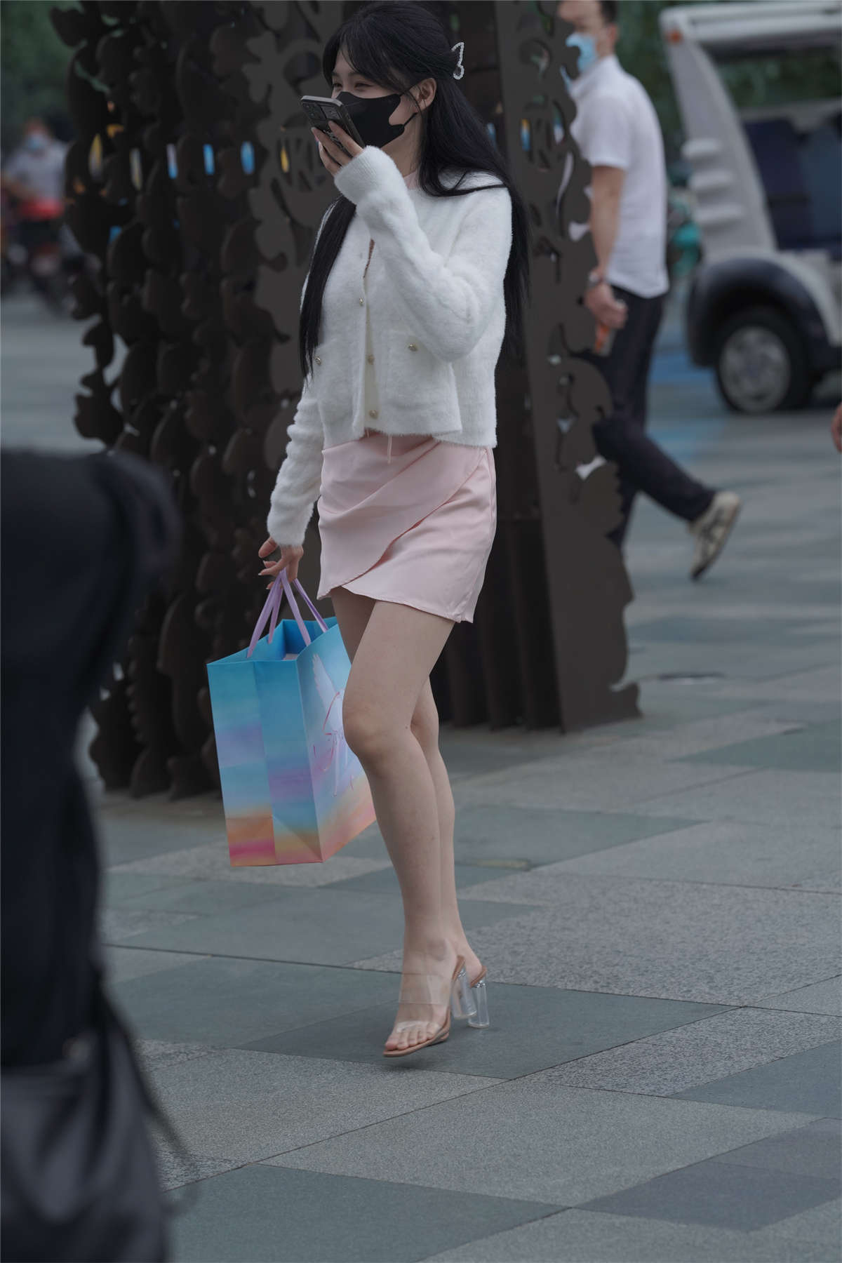 图片[2]-粉白搭配青春动人-日更街拍