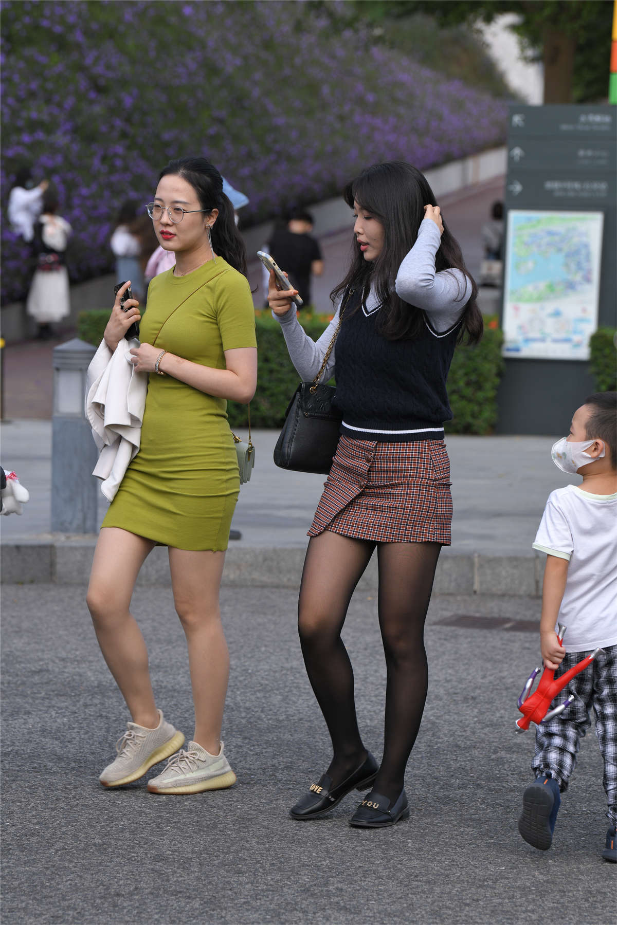 图片[2]-绿裙肉丝黑丝-日更街拍