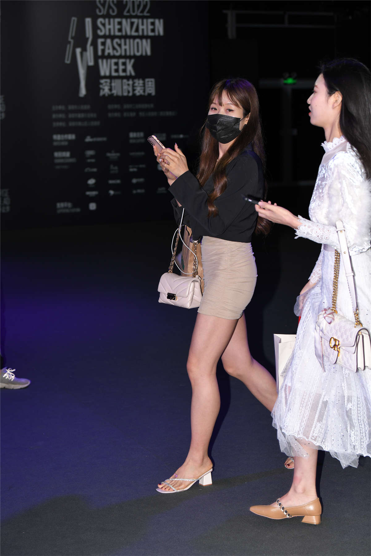 图片[2]-包臀裙白鞋-日更街拍