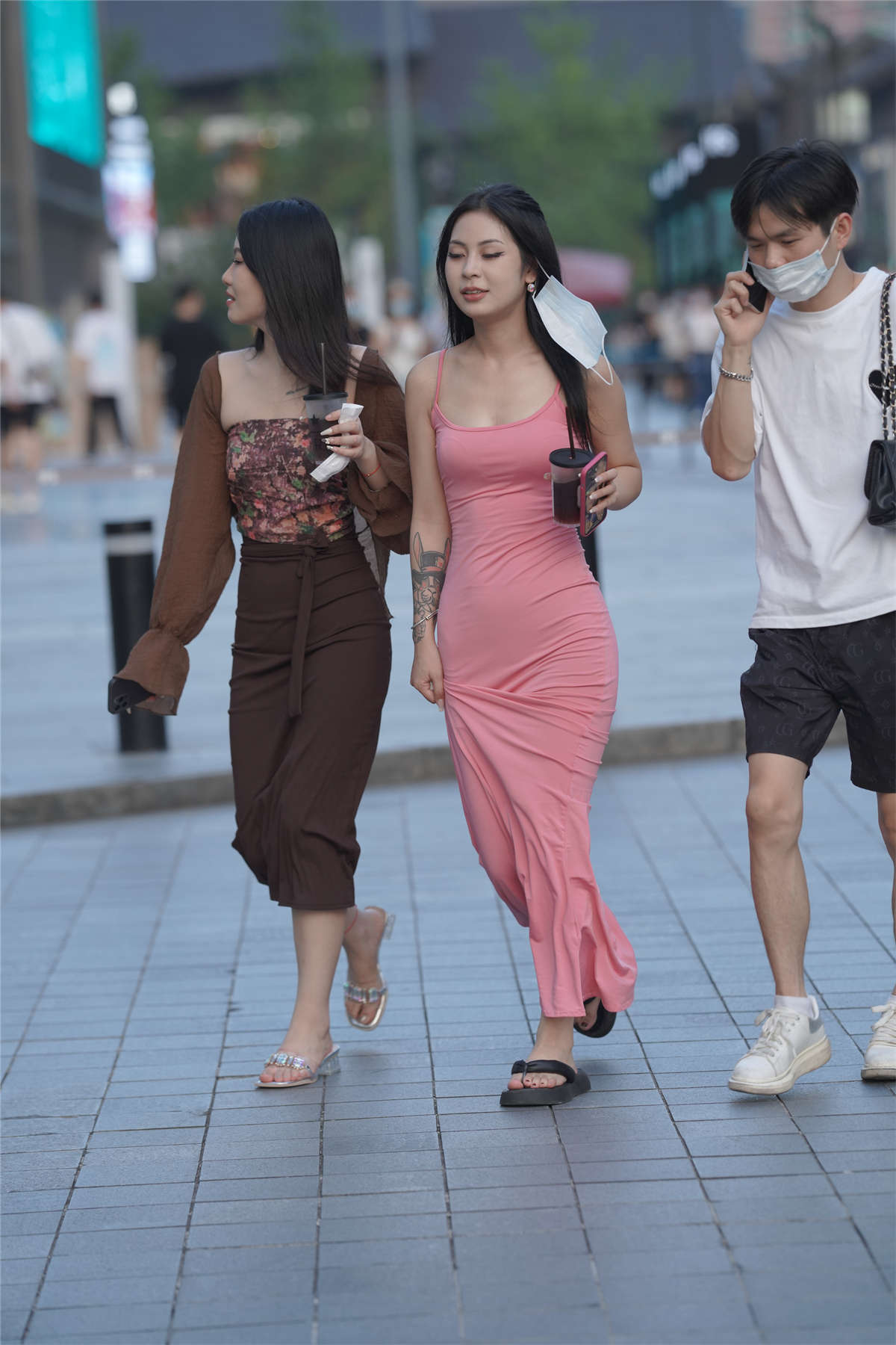 图片[2]-甜美粉色长裙-日更街拍