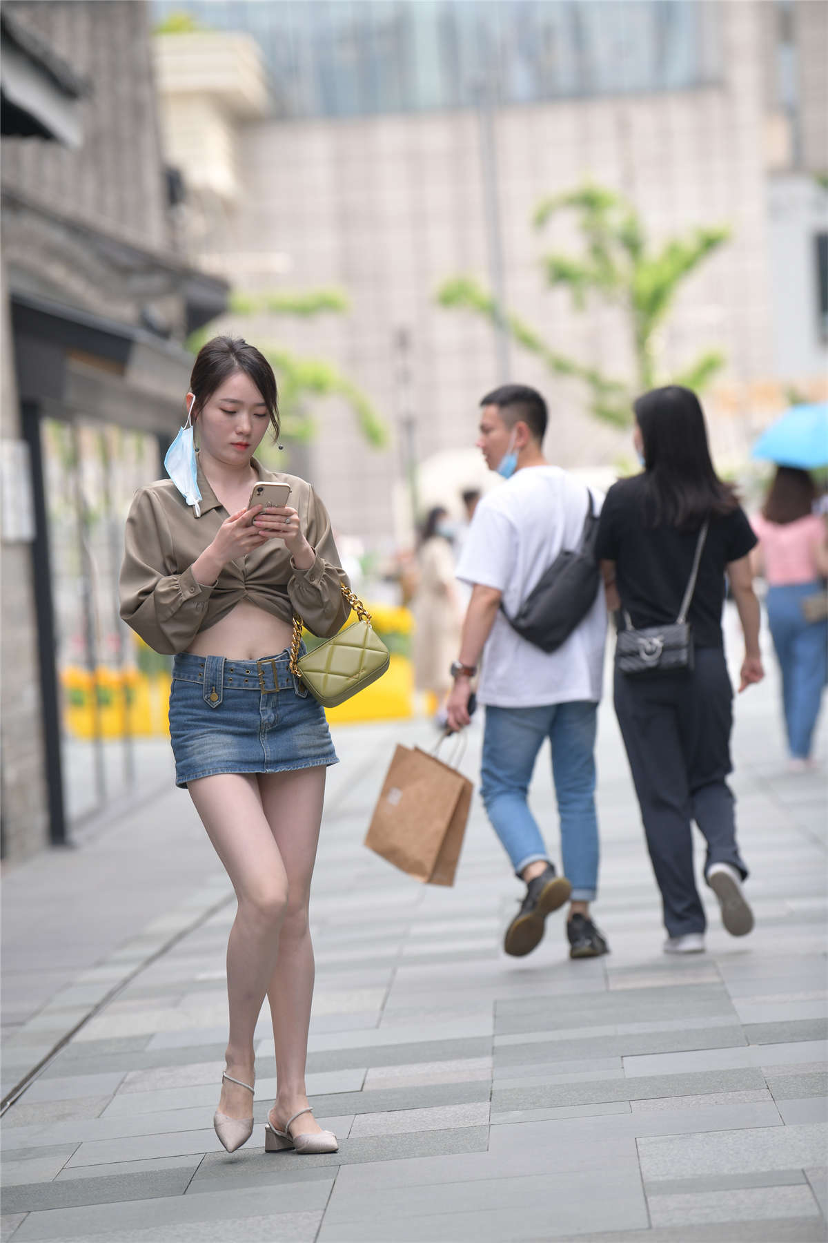 图片[2]-靓丽牛仔短裙-日更街拍