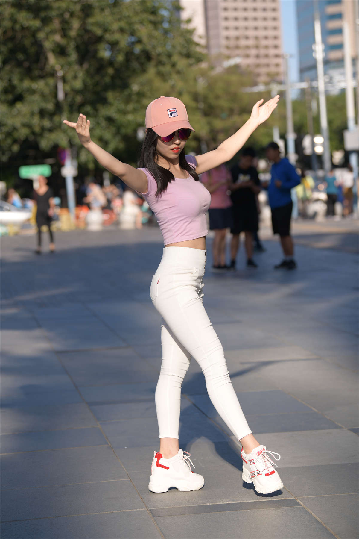 图片[2]-弹力牛仔粉红女郎-日更街拍