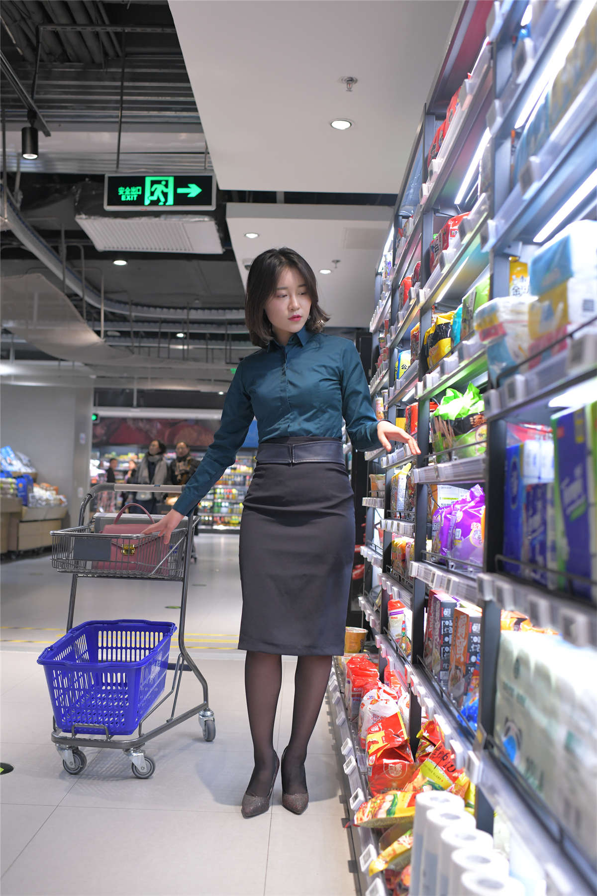 [魔镜原创摄影]一个人生活-日更街拍