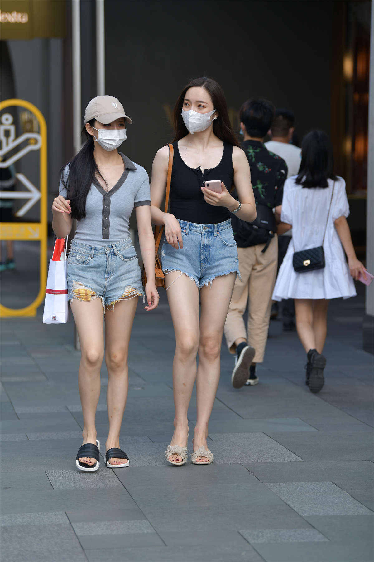 图片[2]-清爽牛仔短裤背心-日更街拍