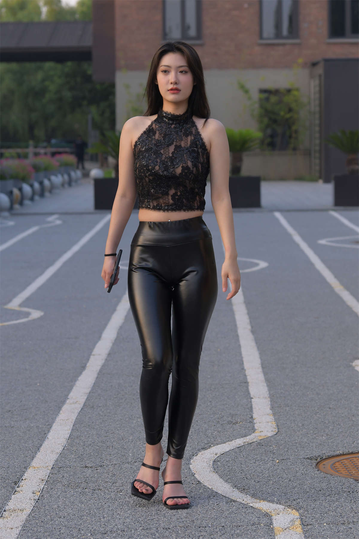 图片[2]-[魔镜原创摄影] 一只麋鹿摄影作品 – 皮裤-晨曦-日更街拍