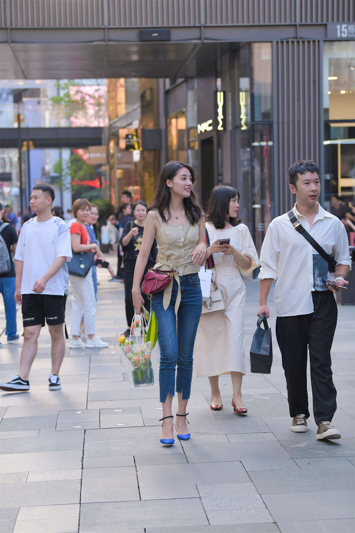 图片[2]-温婉优雅牛仔裤-日更街拍