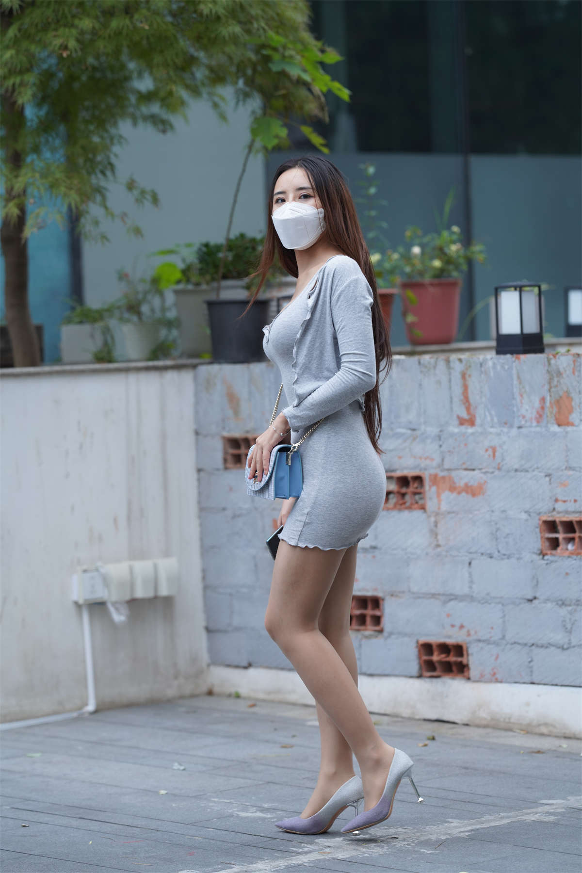 图片[2]-[魔镜原创摄影] 灰色修身短裙-日更街拍