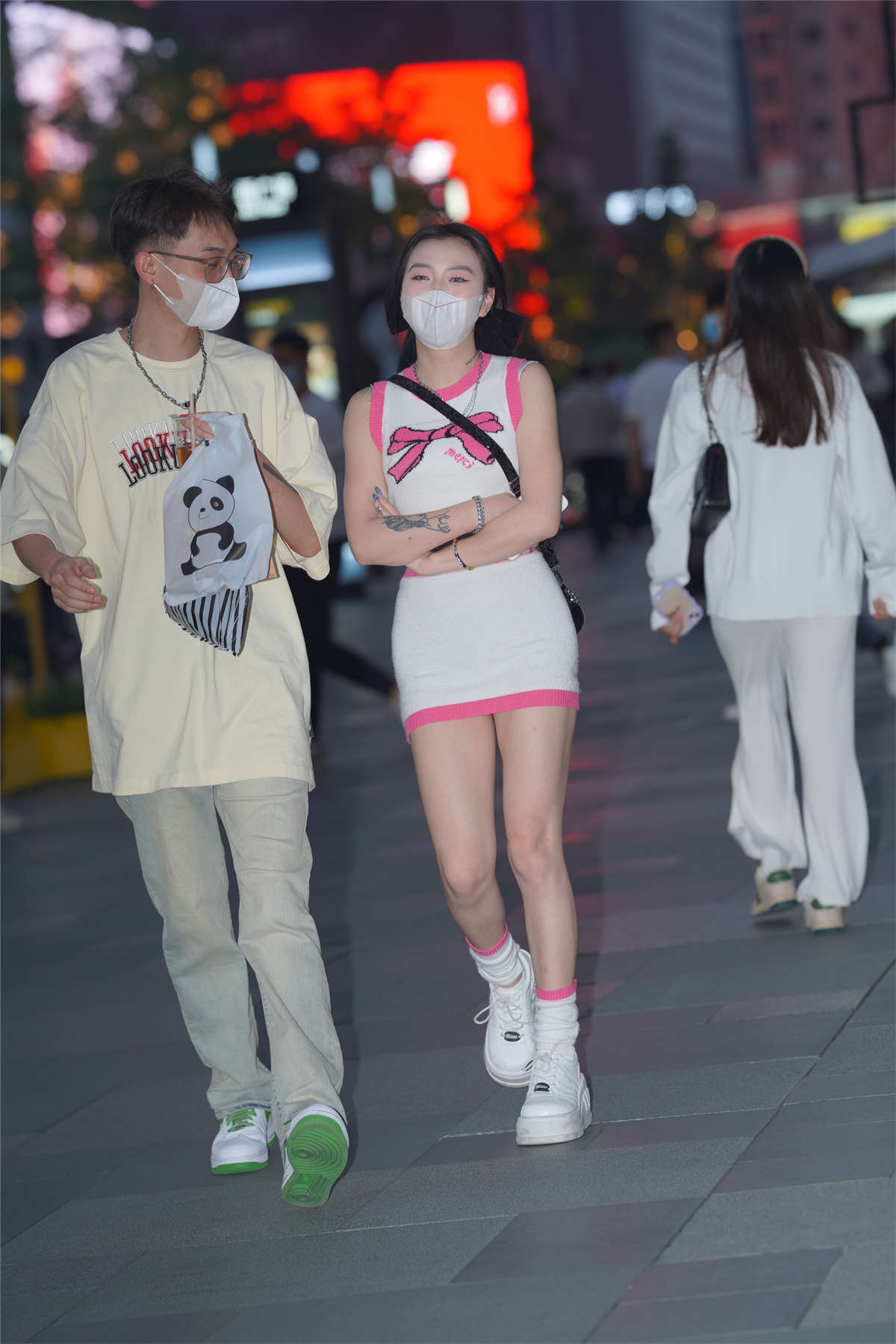 图片[2]-美臀美腿美眉-日更街拍