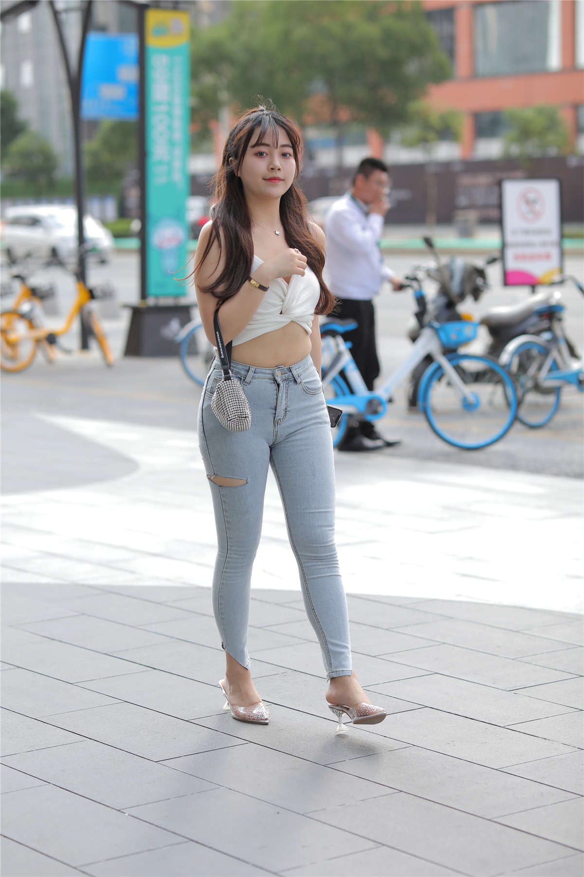 [魔镜原创摄影]凯恩模拍作品 丰腴的紧牛美女-日更街拍