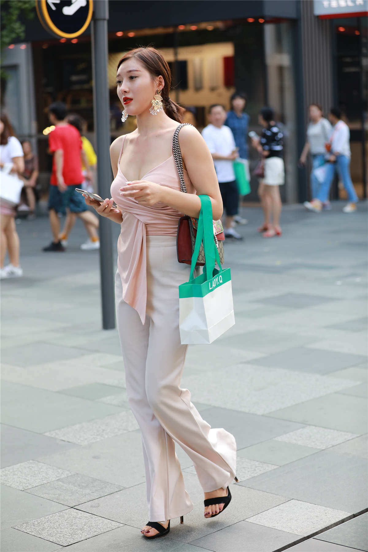 图片[2]-知性白色西裤-日更街拍