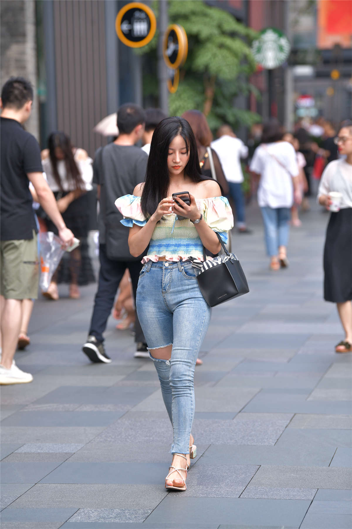 图片[2]-甜美动人一字肩-日更街拍