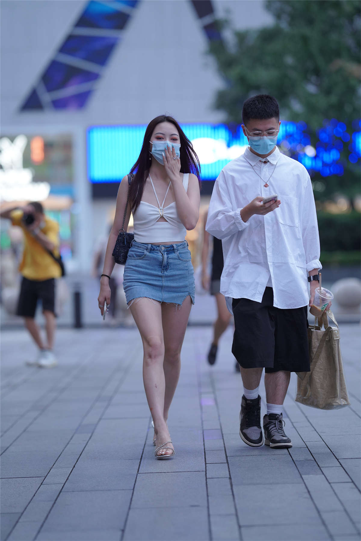 图片[2]-牛仔裙百搭显气质-日更街拍