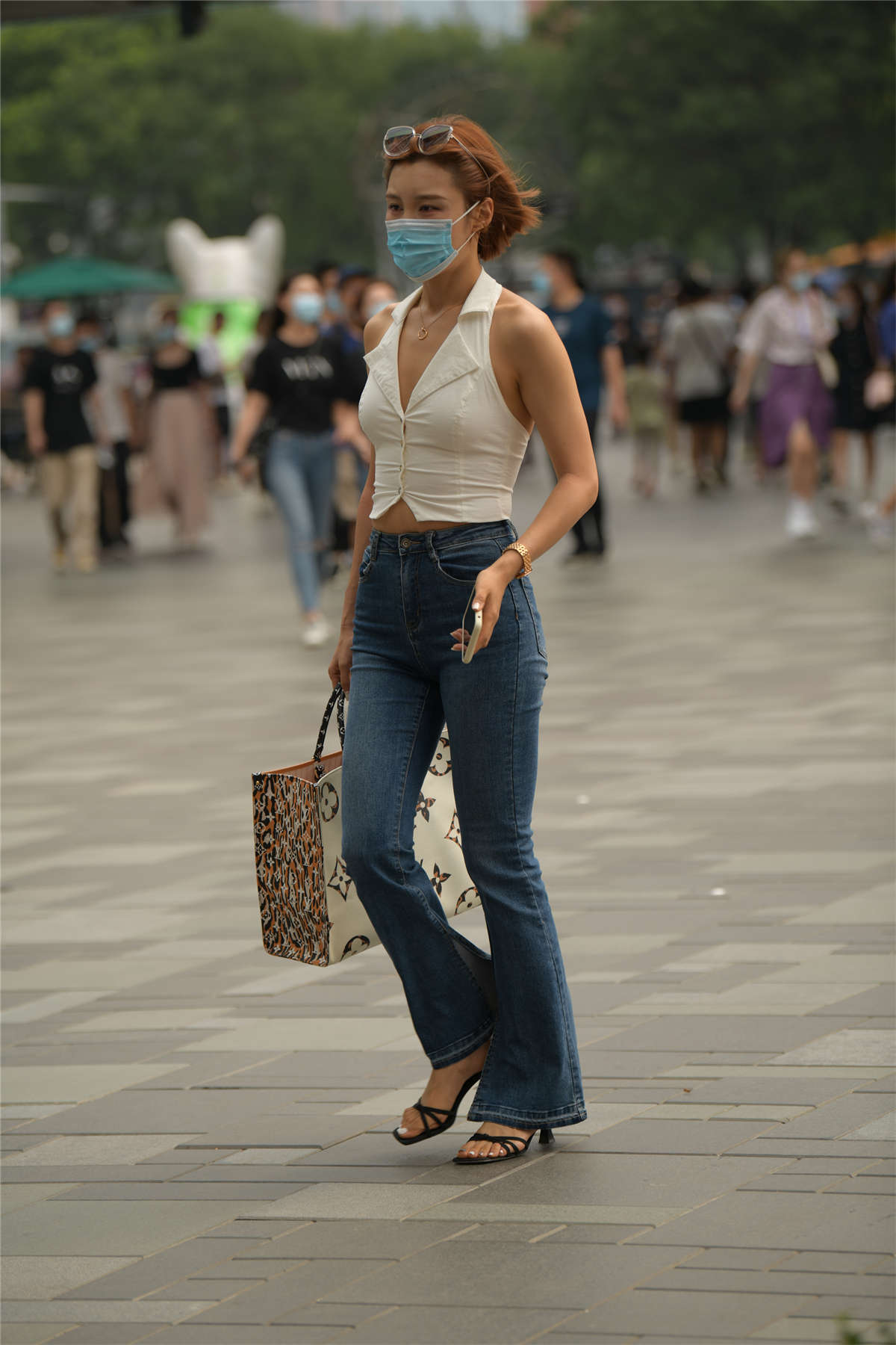 图片[2]-百搭喇叭牛仔裤-日更街拍