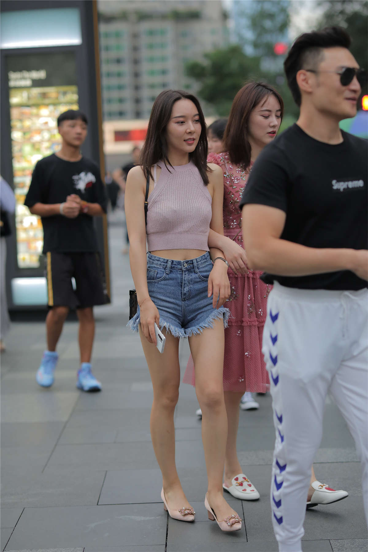 图片[2]-牛仔短裤美女-日更街拍