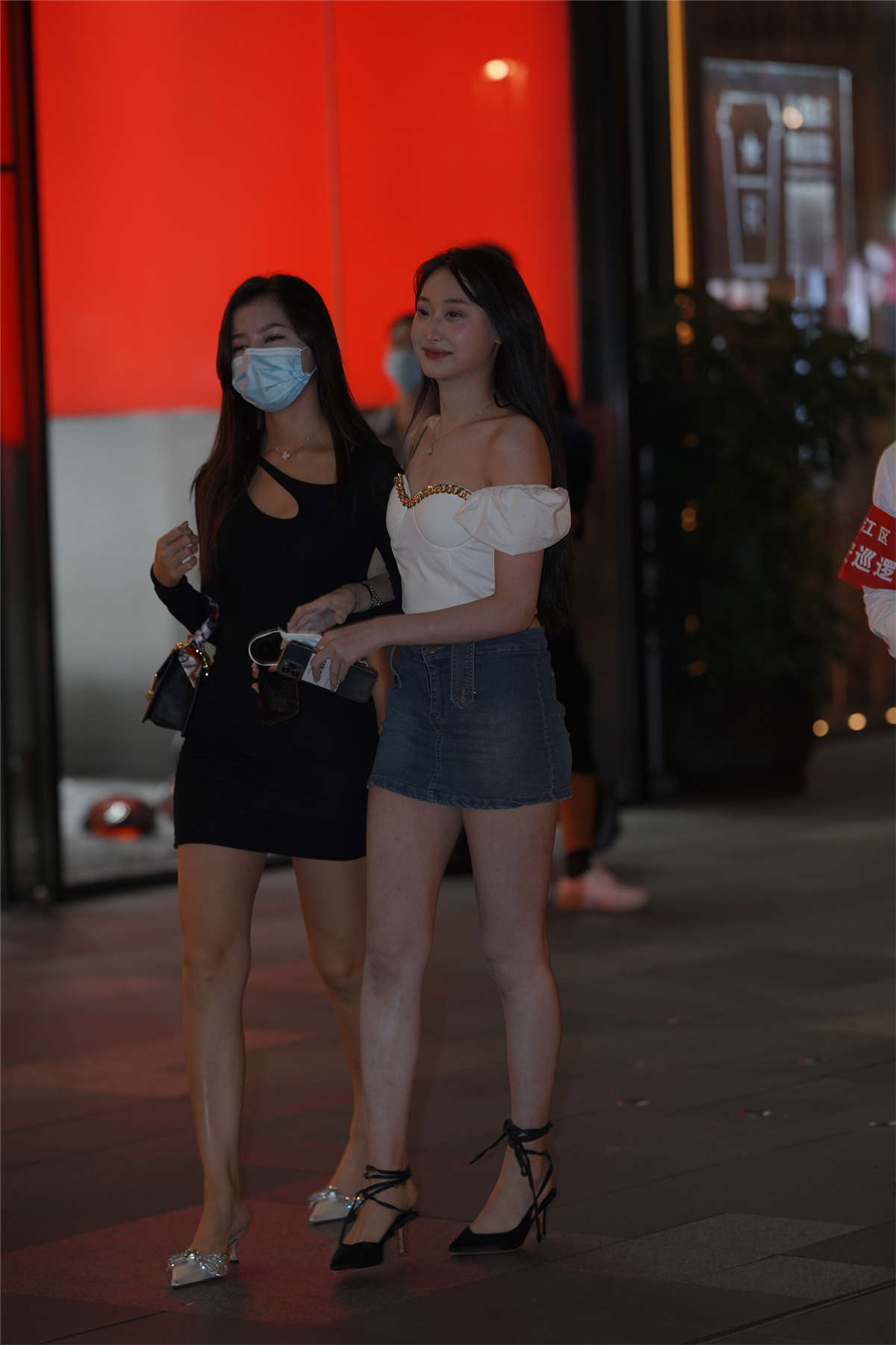 甜美青春姐妹花-日更街拍