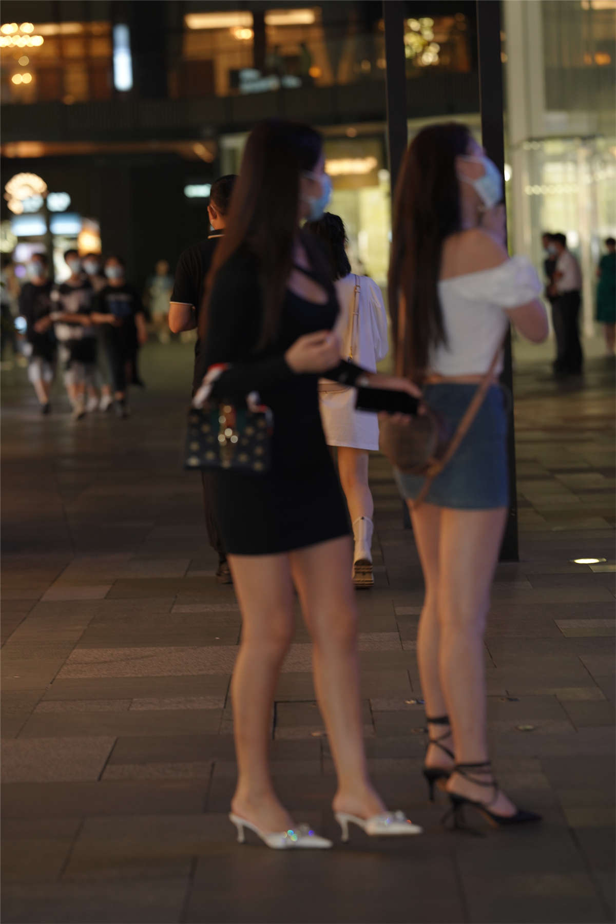 图片[2]-甜美青春姐妹花-日更街拍