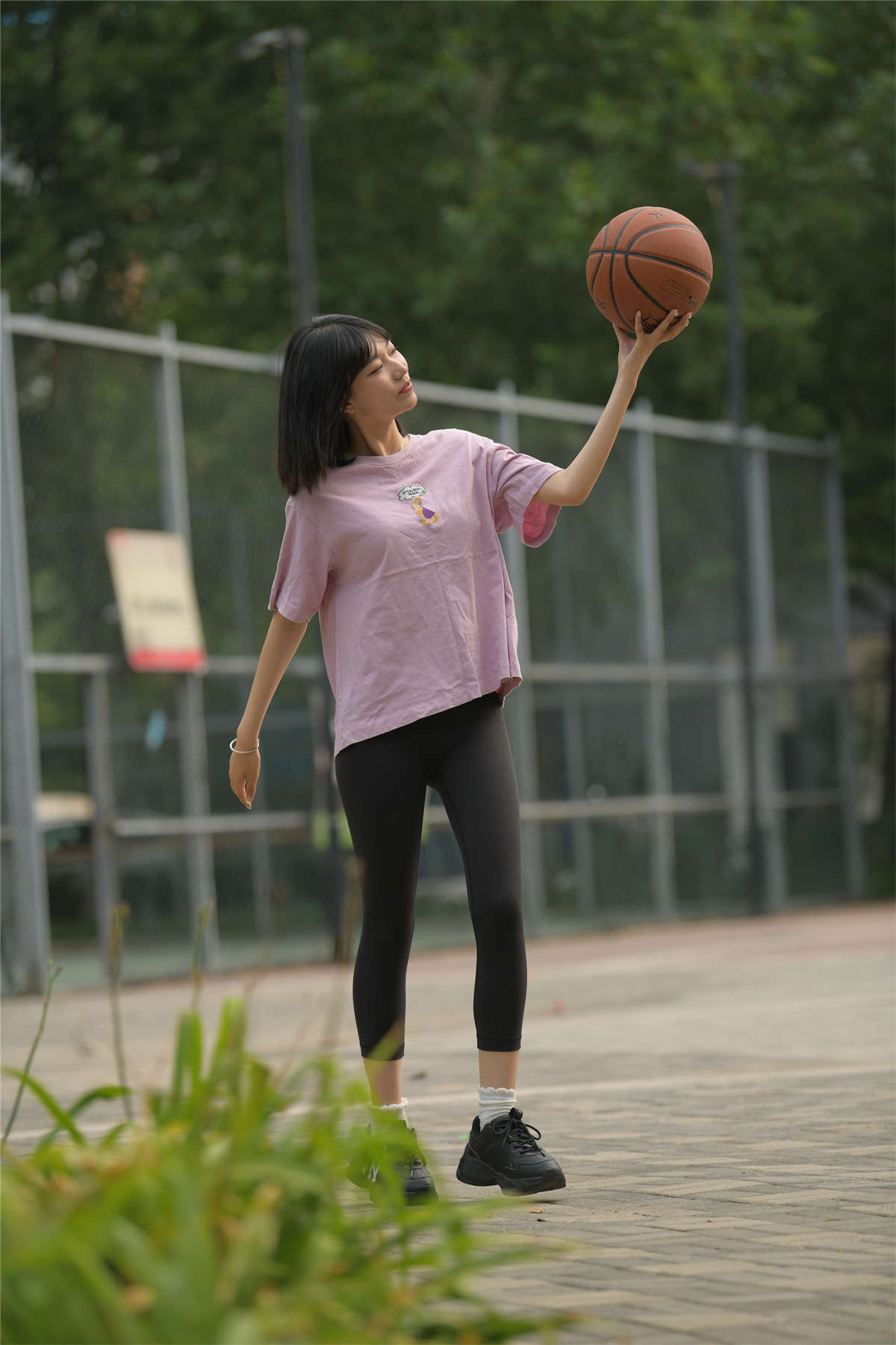 [魔镜原创摄影]一始街拍作品 黑色瑜伽篮球课女孩-日更街拍