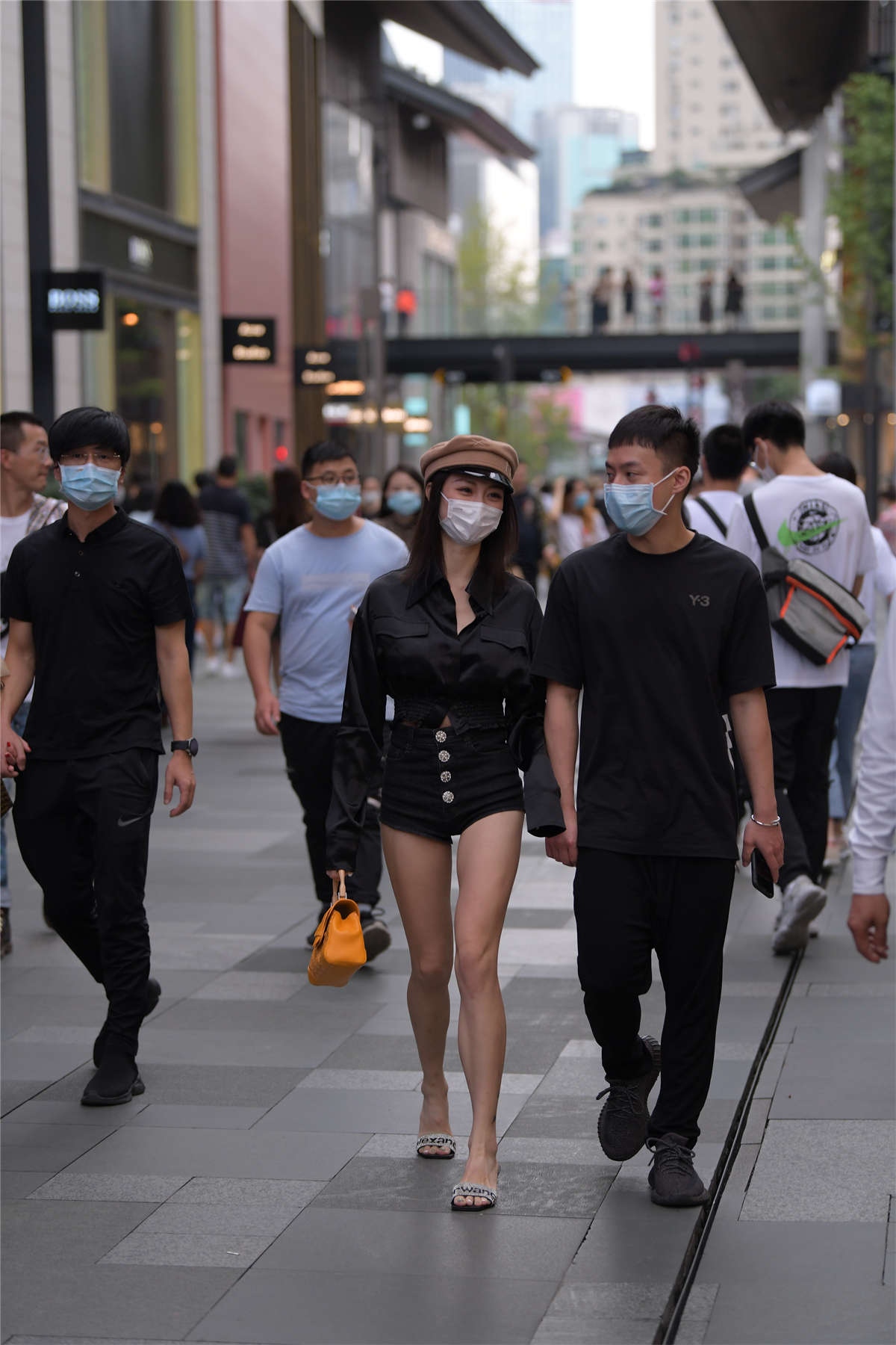 图片[2]-贝雷帽搭配短裤衬衫-日更街拍