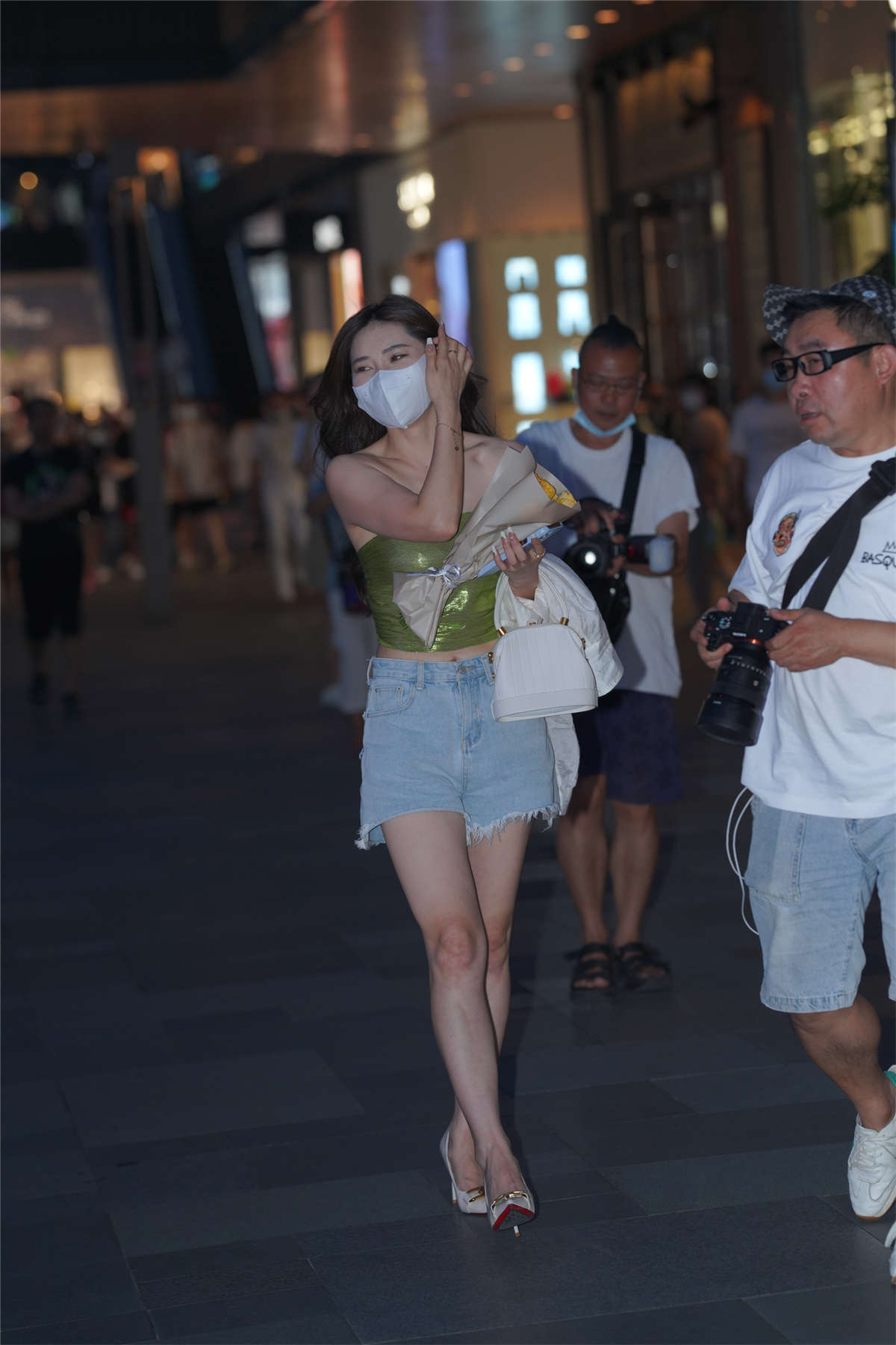 图片[2]-高挑牛仔短裤-日更街拍