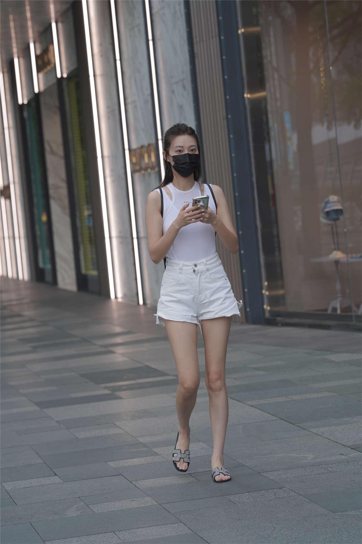 图片[2]-活力白色短裤-日更街拍