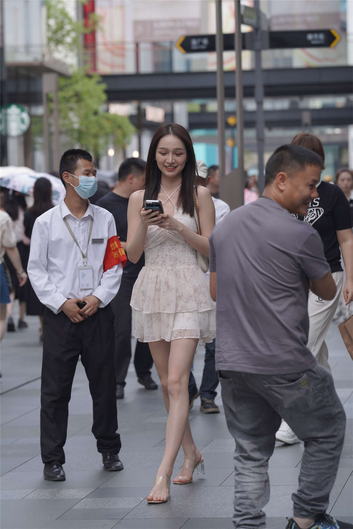 图片[2]-清甜可爱碎花纱裙-日更街拍