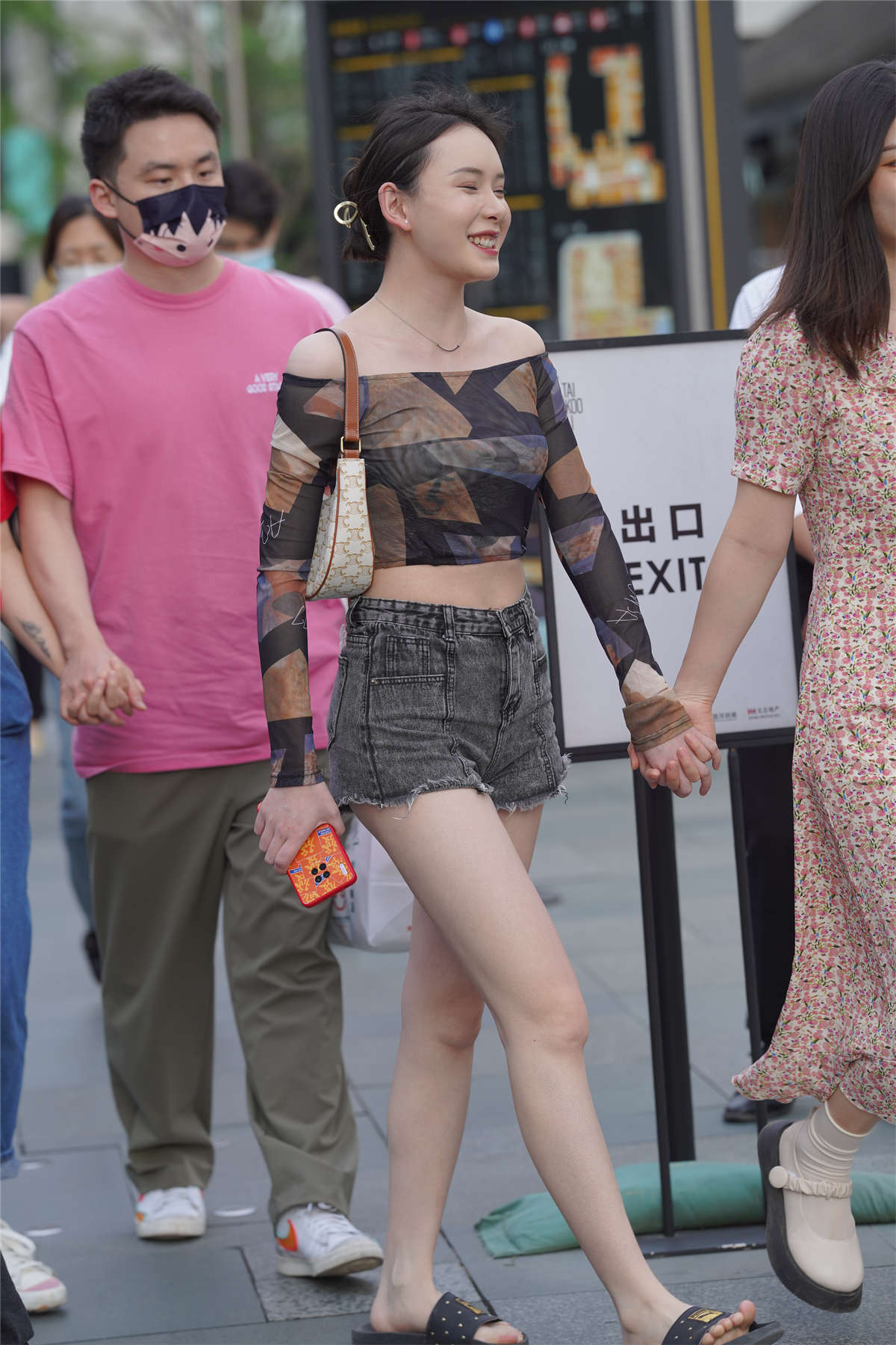 图片[2]-一字肩牛仔短裤-日更街拍