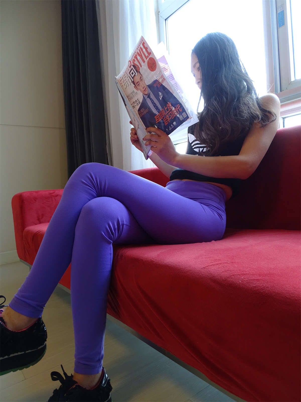 图片[2]-[魔镜原创摄影]性感蓝色紧身裤少妇-日更街拍