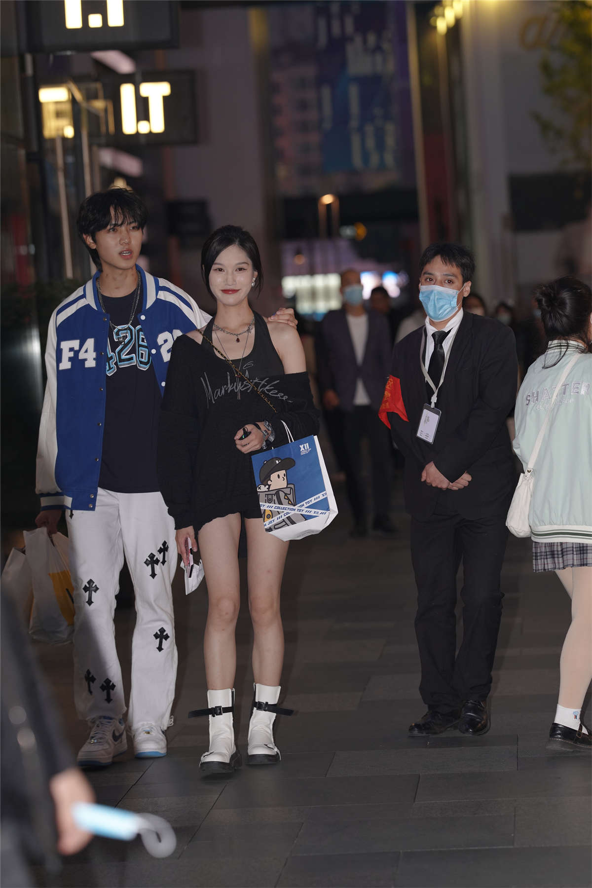 图片[2]-白色短靴黑白搭配-日更街拍