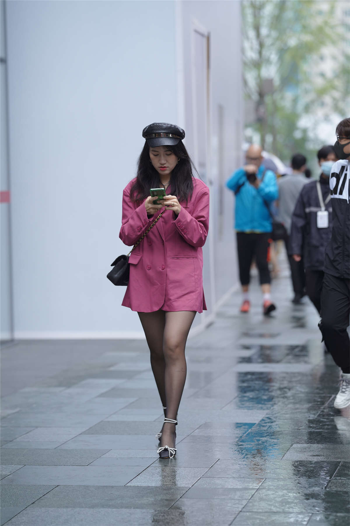 图片[2]-粉色西装消失装-日更街拍