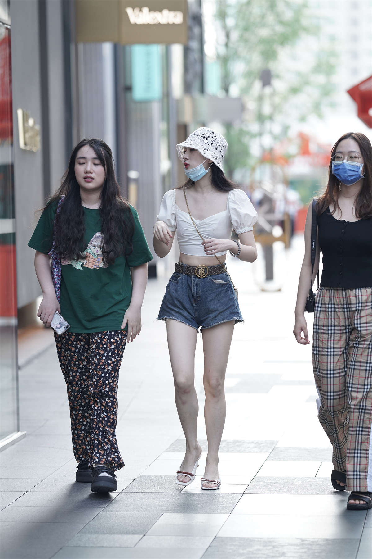 图片[2]-街拍很白的妹子-日更街拍