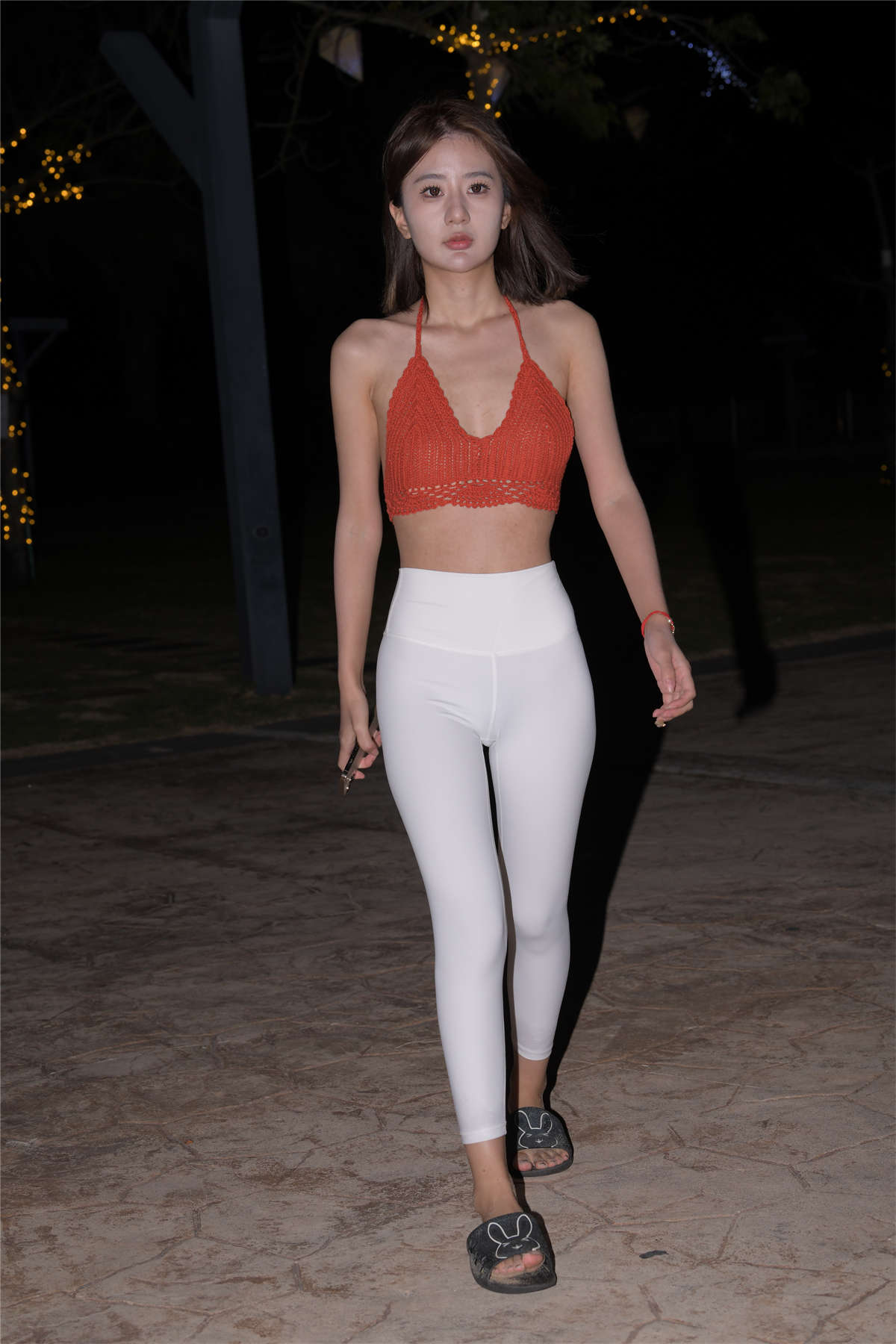 [魔镜原创摄影]一只麋鹿摄影作品 - 红匣子里的猫-日更街拍