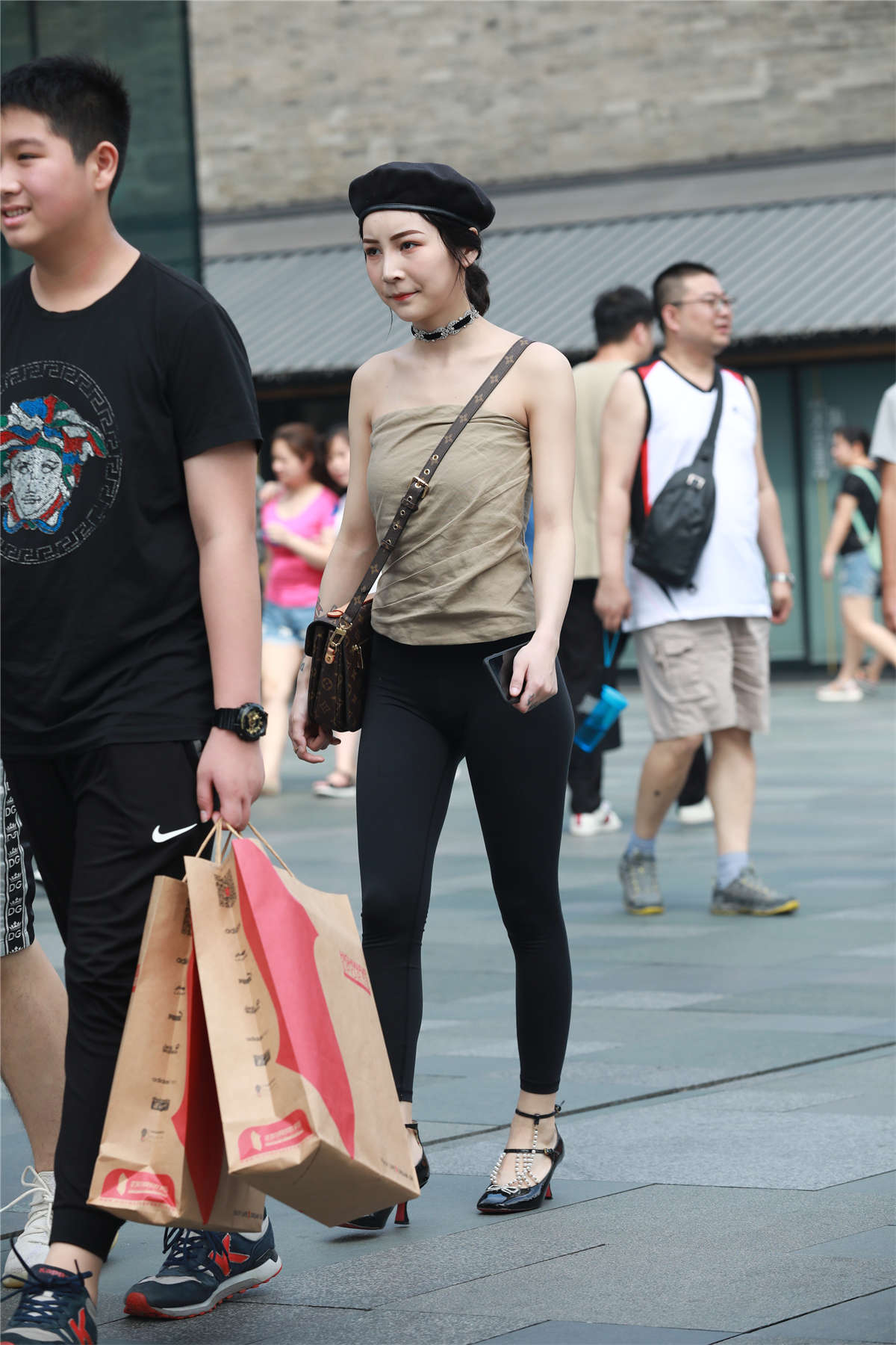 清秀骨感气质-日更街拍