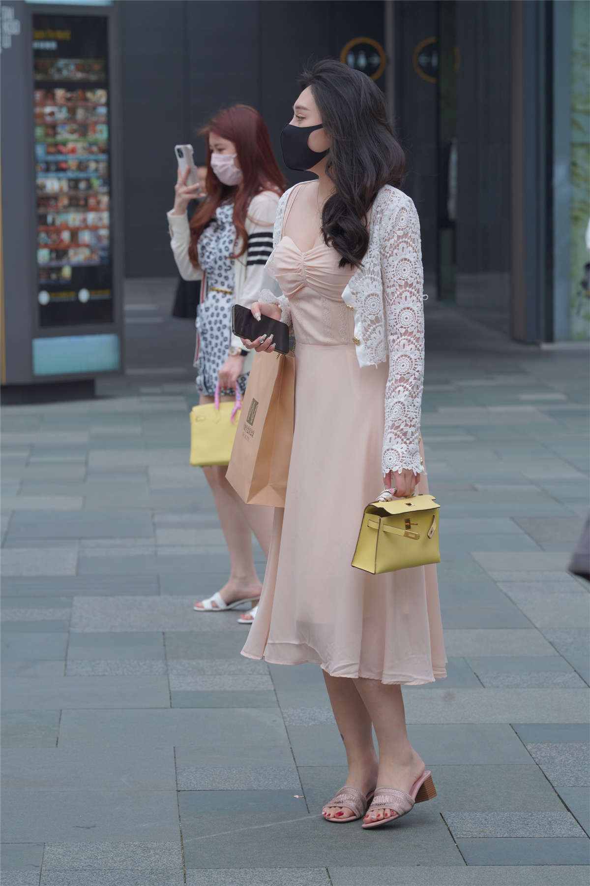 图片[2]-优雅连衣裙女孩-日更街拍