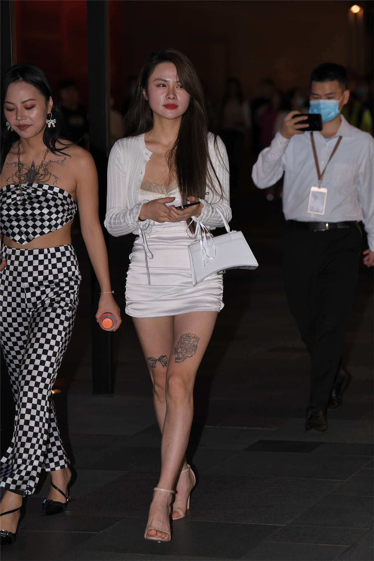 图片[2]-褶皱修身裙-日更街拍