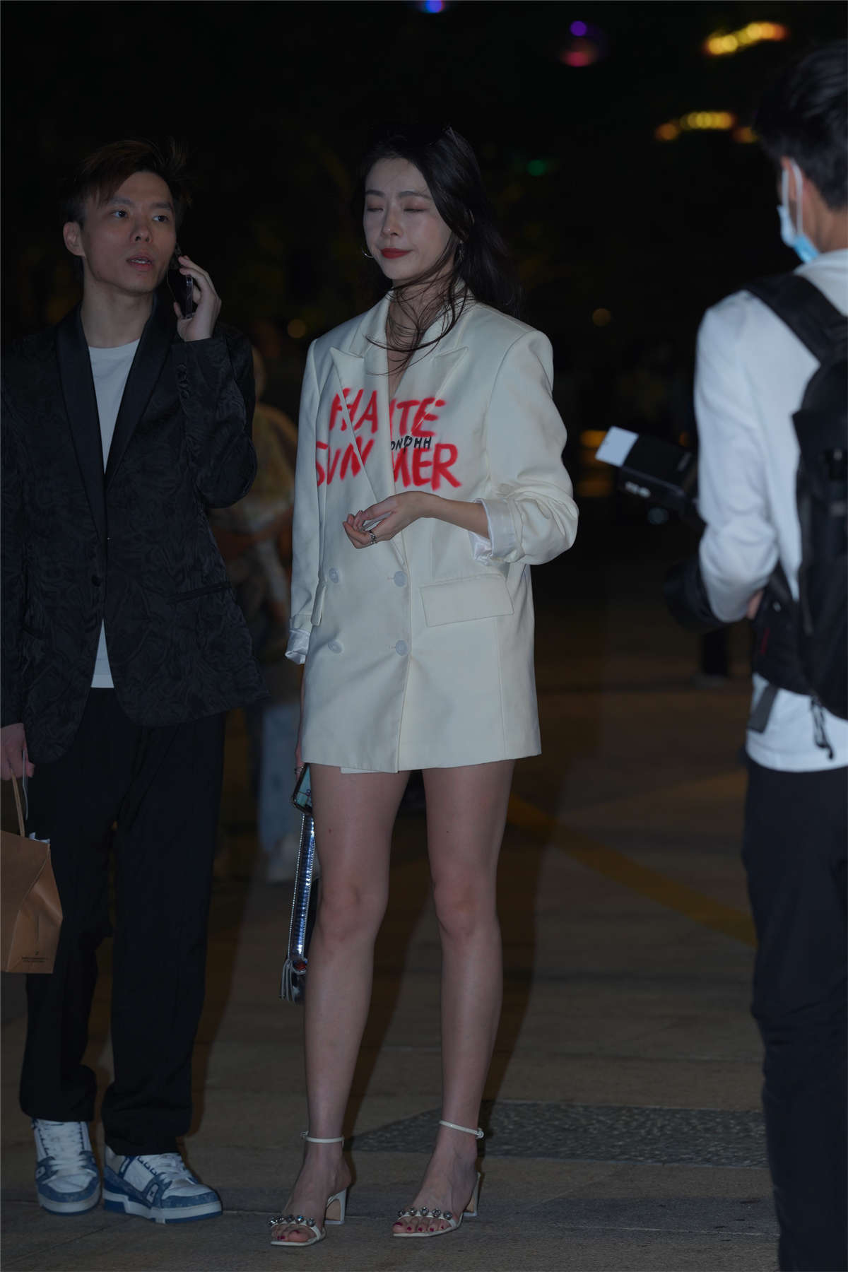 图片[2]-白色西装消失装-日更街拍