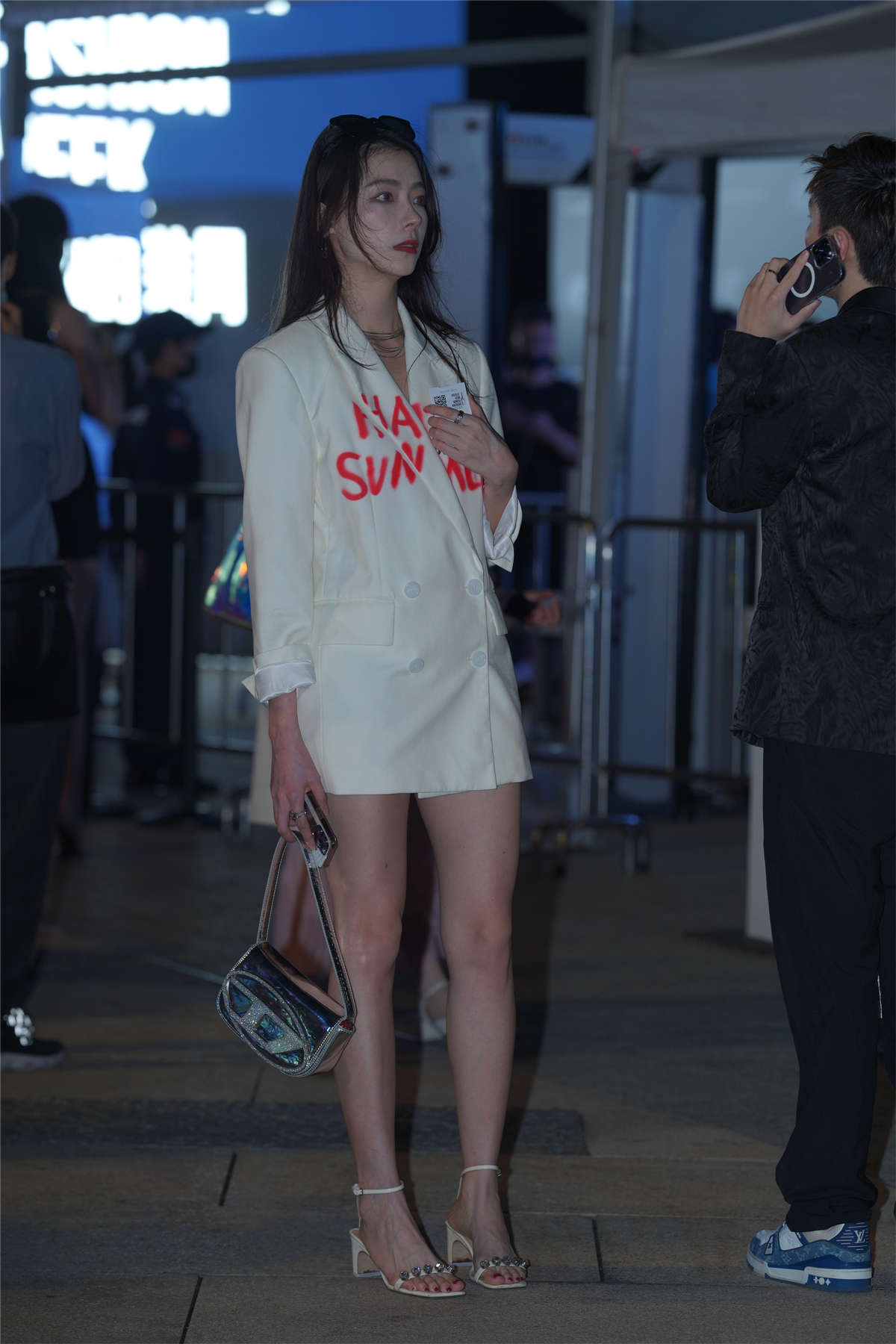 白色西装消失装-日更街拍