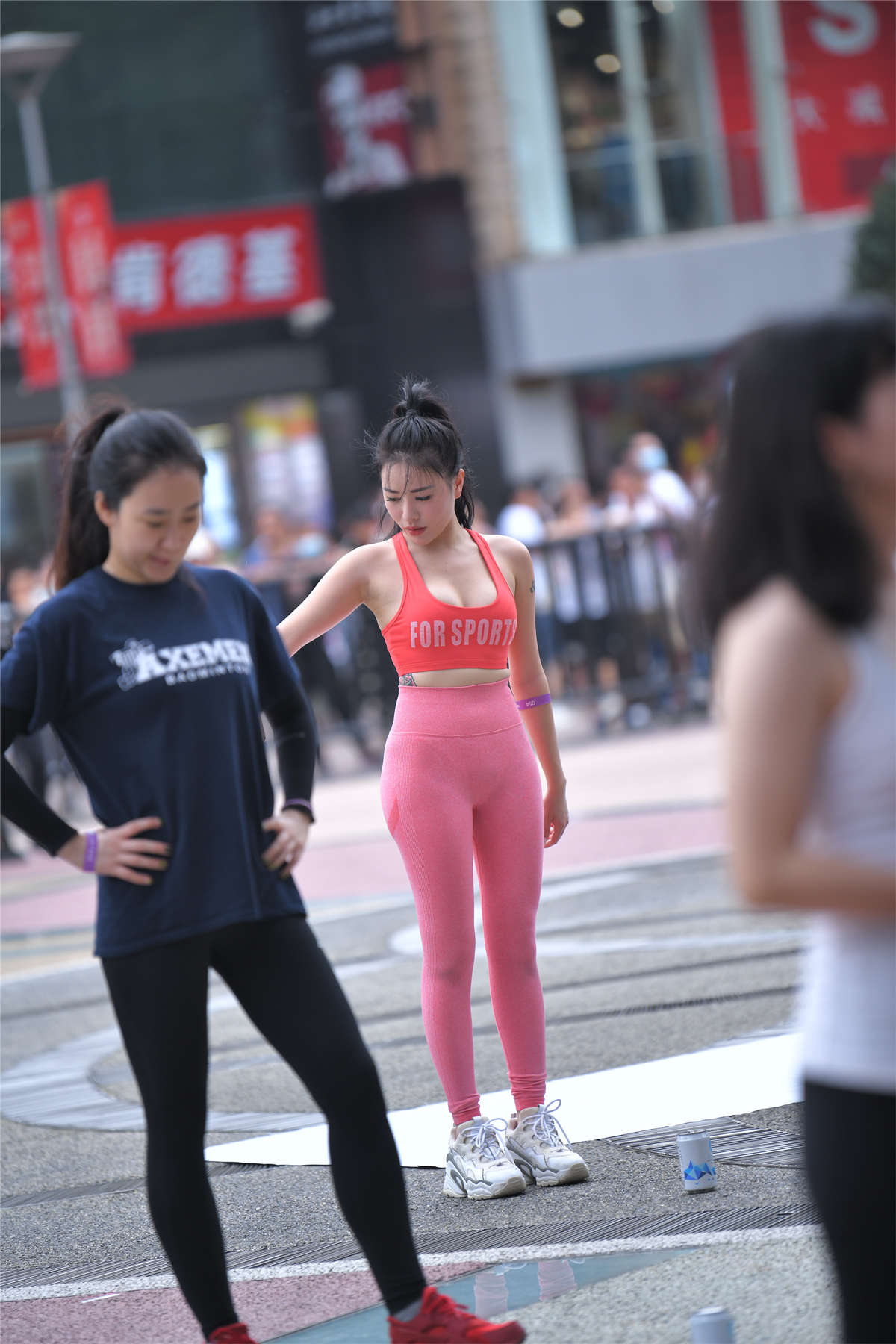 图片[2]-甜美减龄运动装-日更街拍