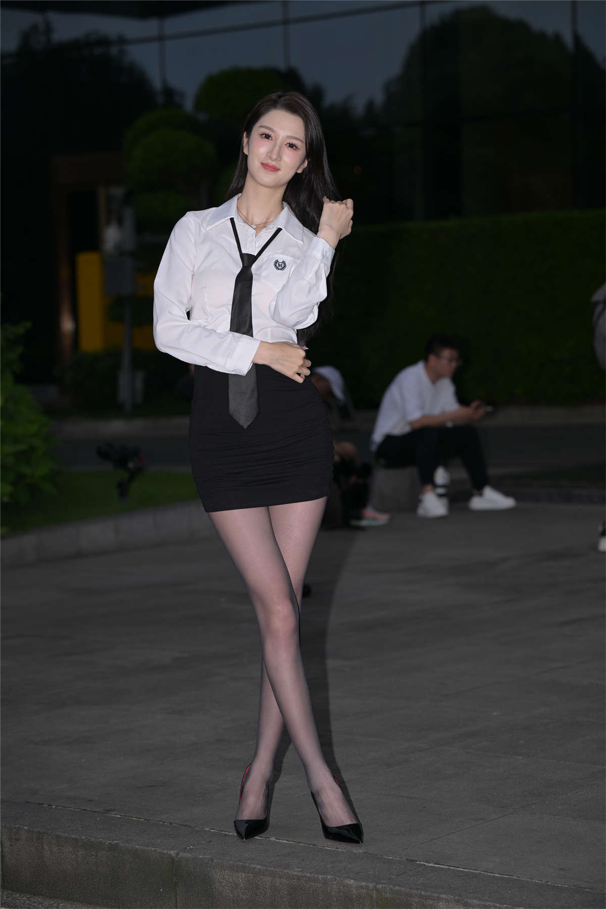 图片[2]-黑白搭配通勤风-日更街拍