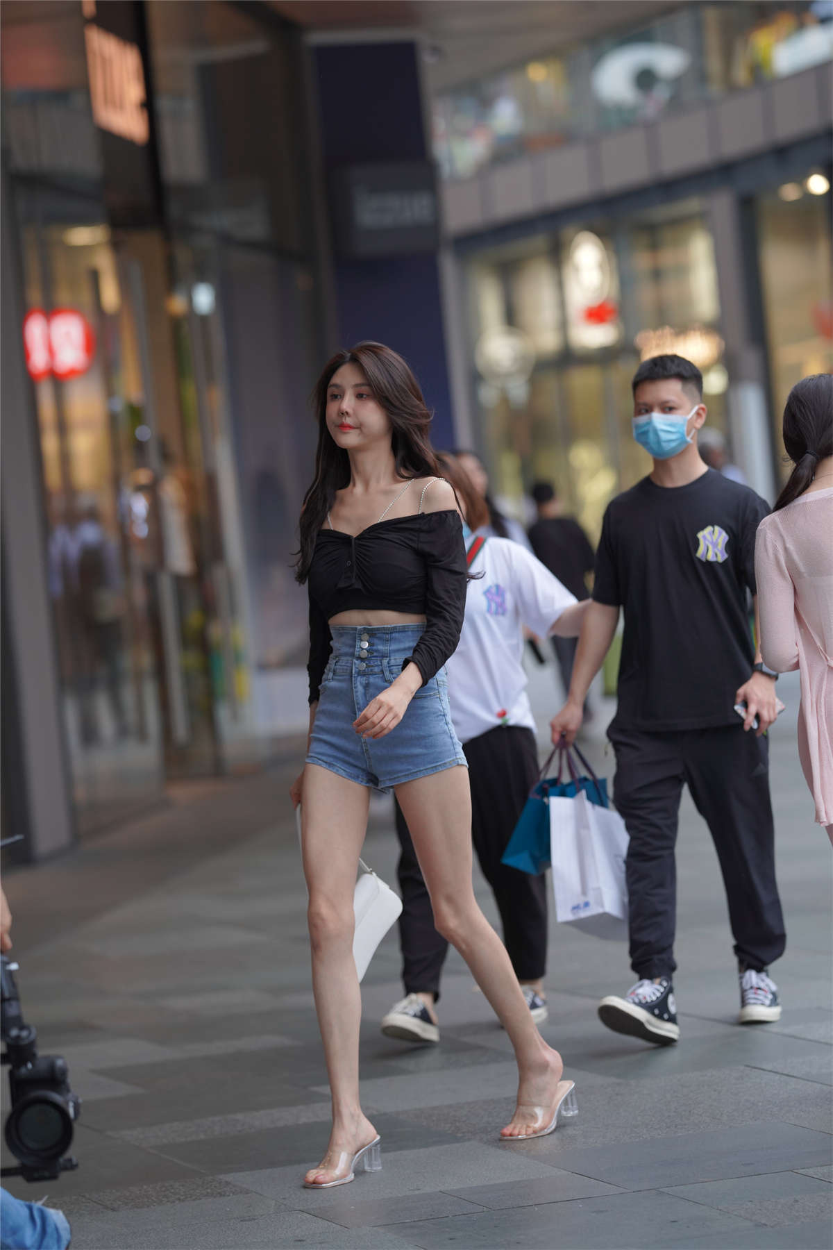 图片[2]-高腰牛仔短裤-日更街拍