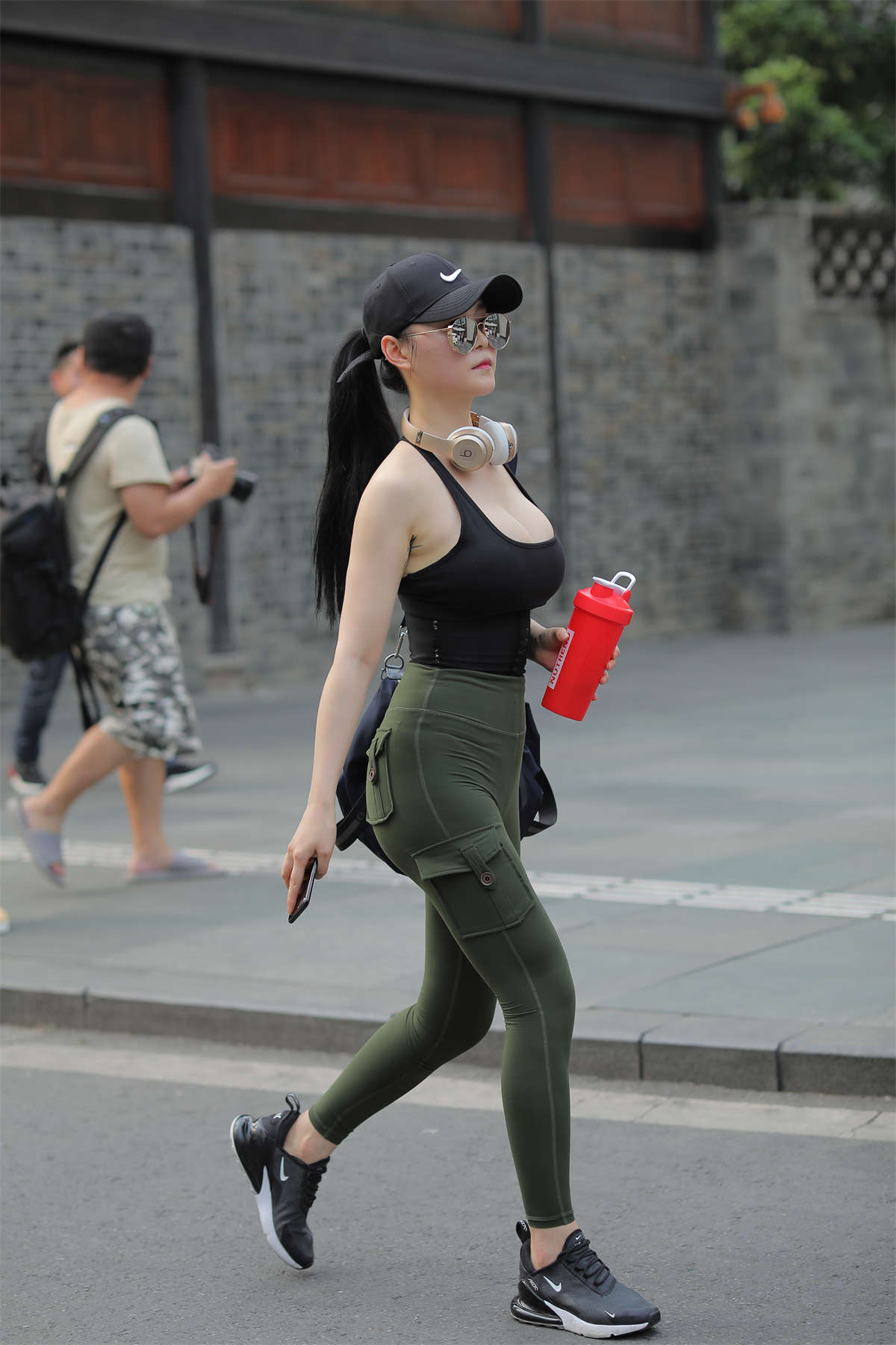 图片[2]-女神中的标杆一般人HOLD不住-日更街拍