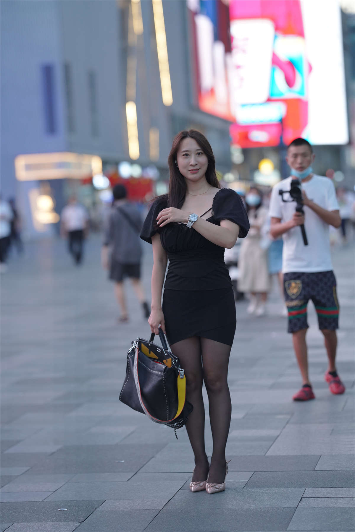 图片[2]-黑色连衣裙-日更街拍