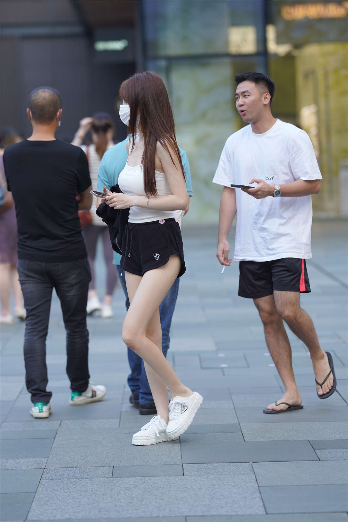黑白搭配青春美-日更街拍