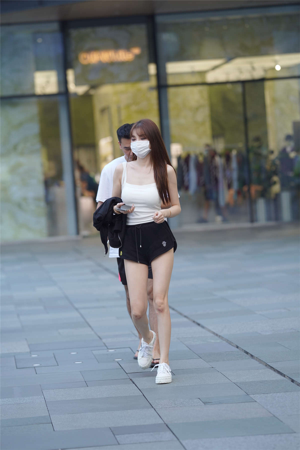 图片[2]-黑白搭配青春美-日更街拍