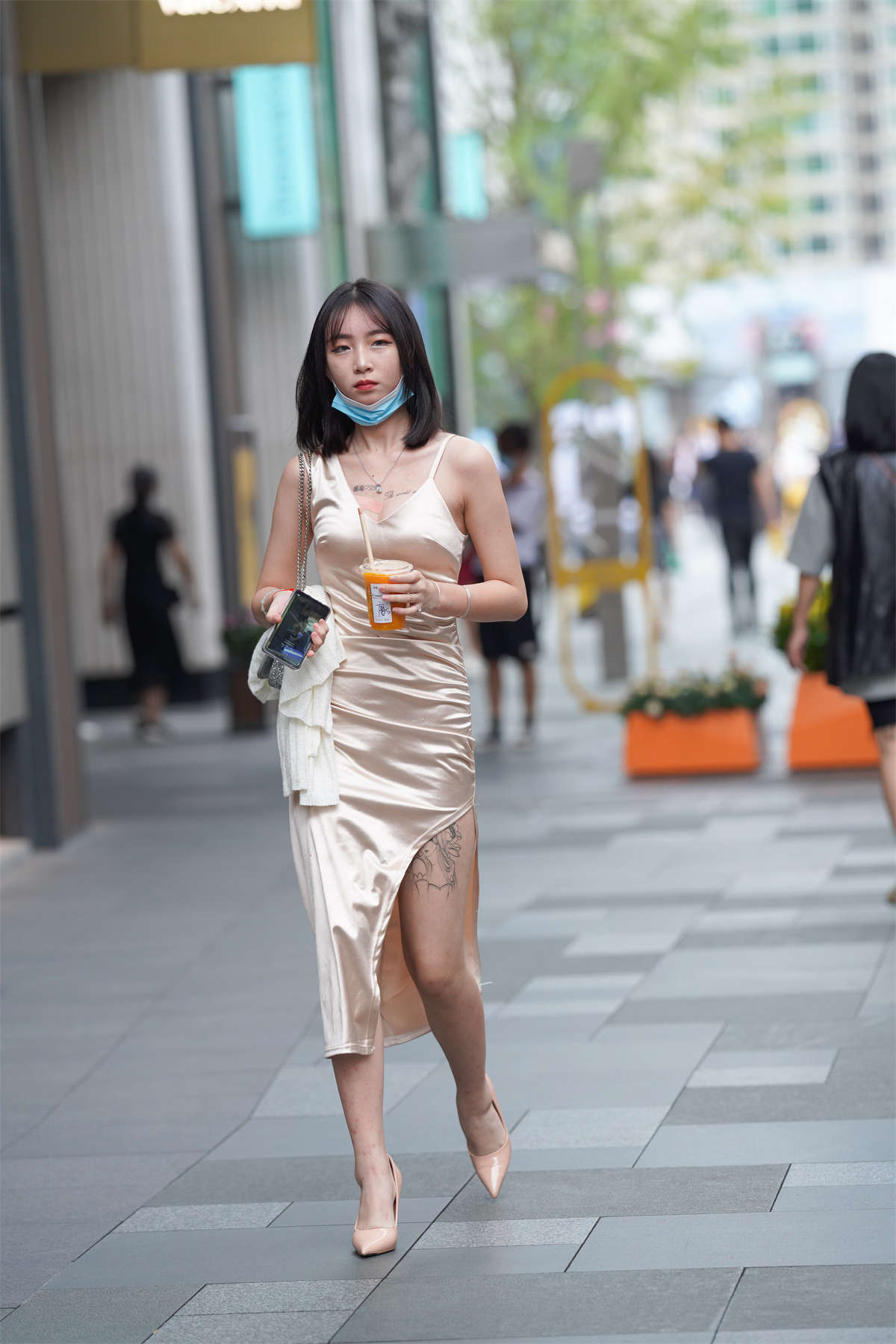 图片[2]-丝质长裙-日更街拍